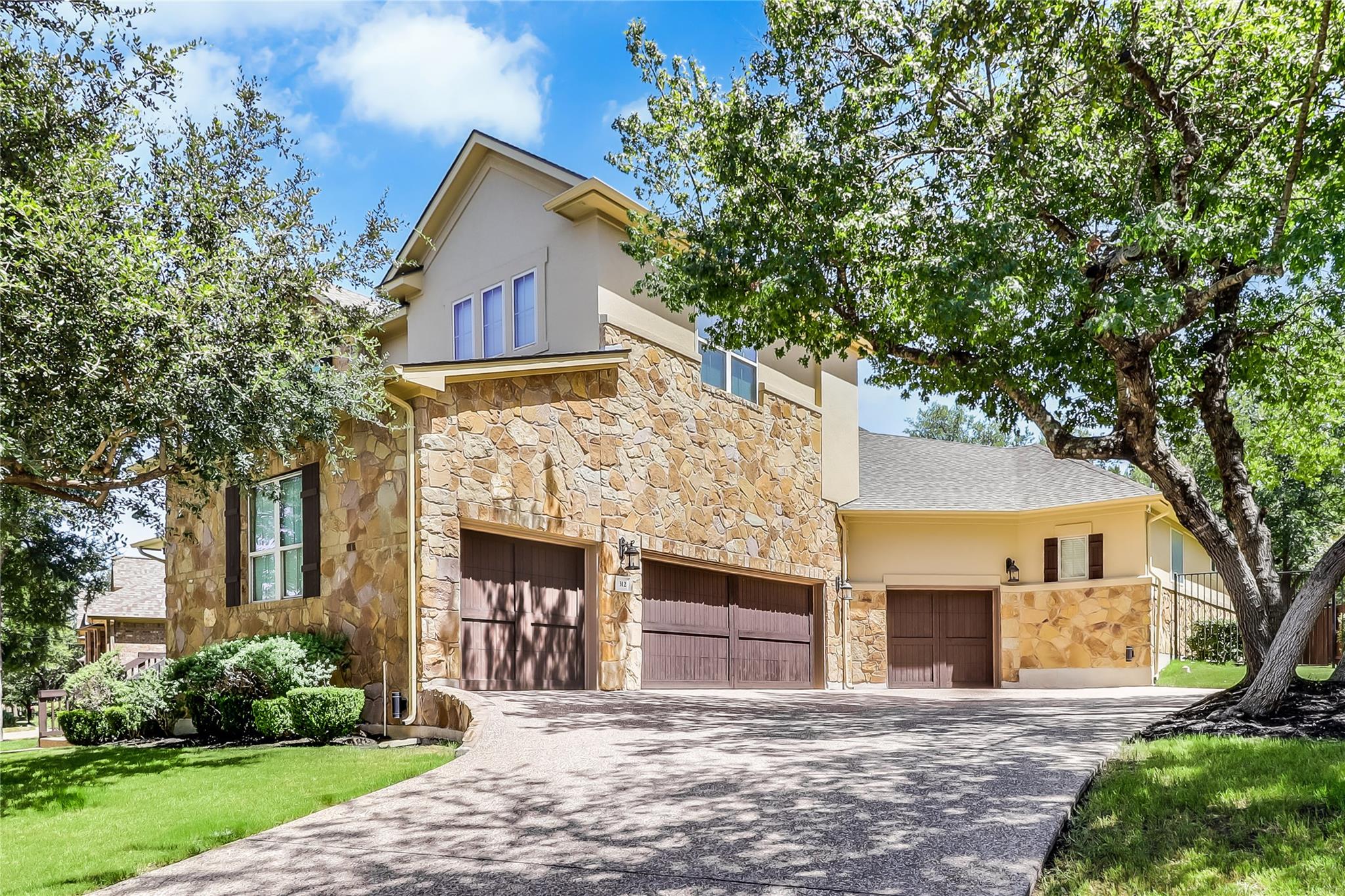 312 Bluff Point BND