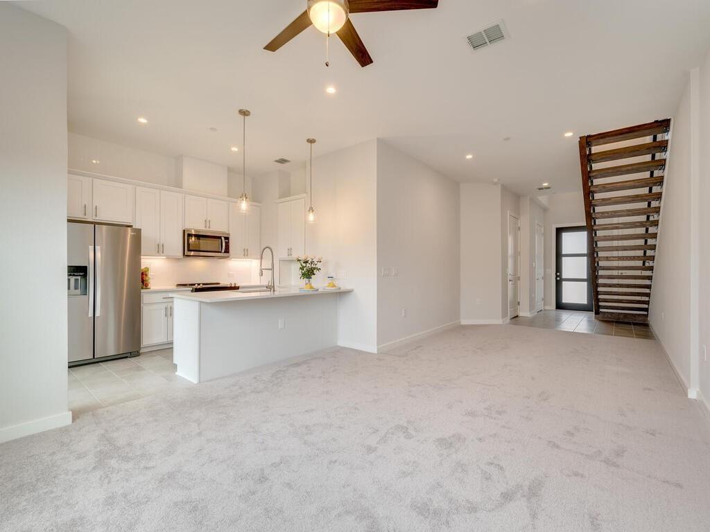 12001 Vista Parke DR 703