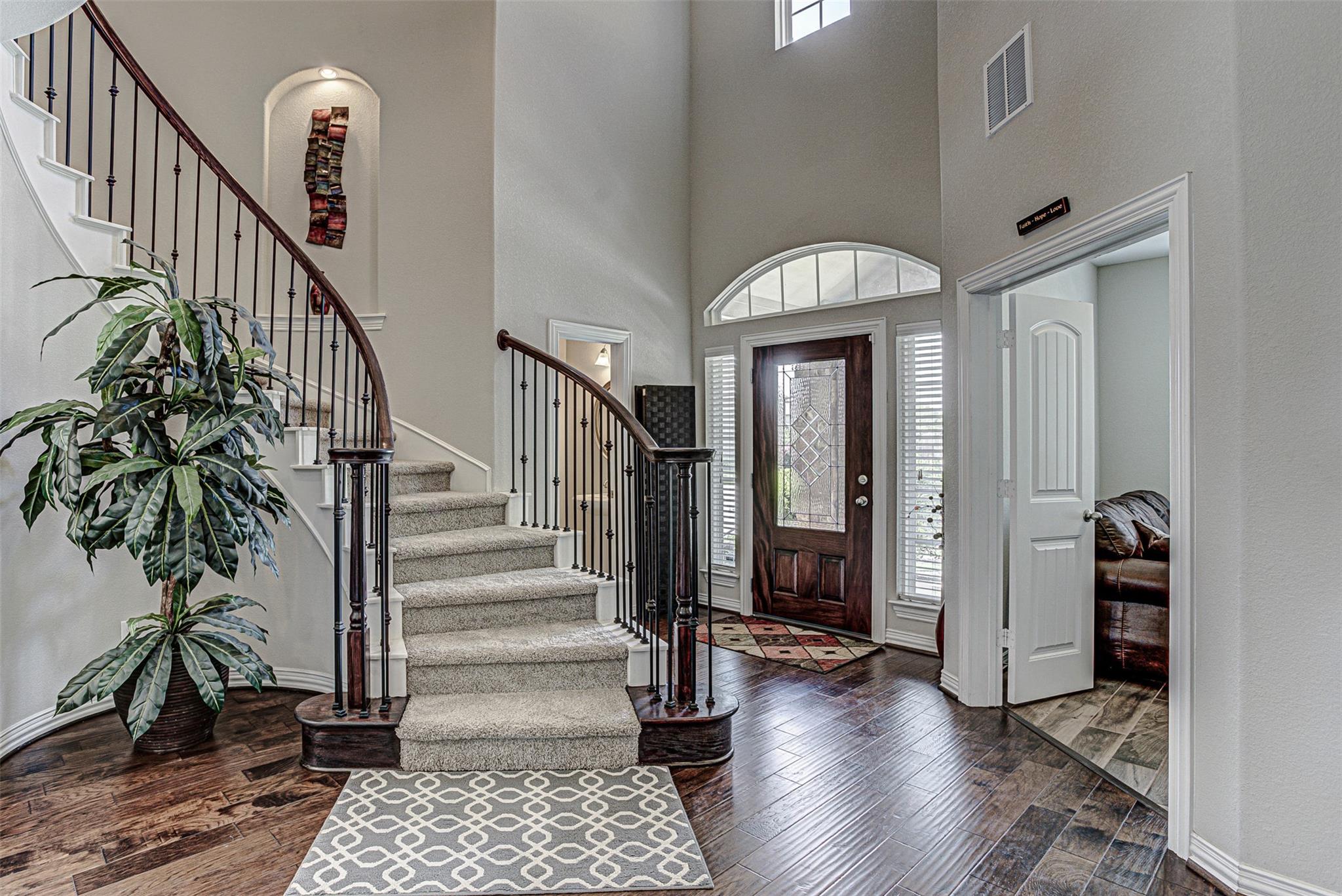 536 Middle Brook DR