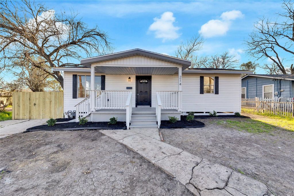Photo of 214 Jackman ST, San Marcos, TX 78666 (MLS # 3327000)