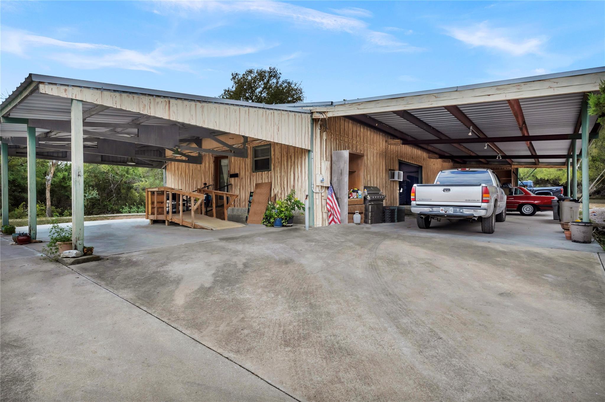 711 County Road 200D