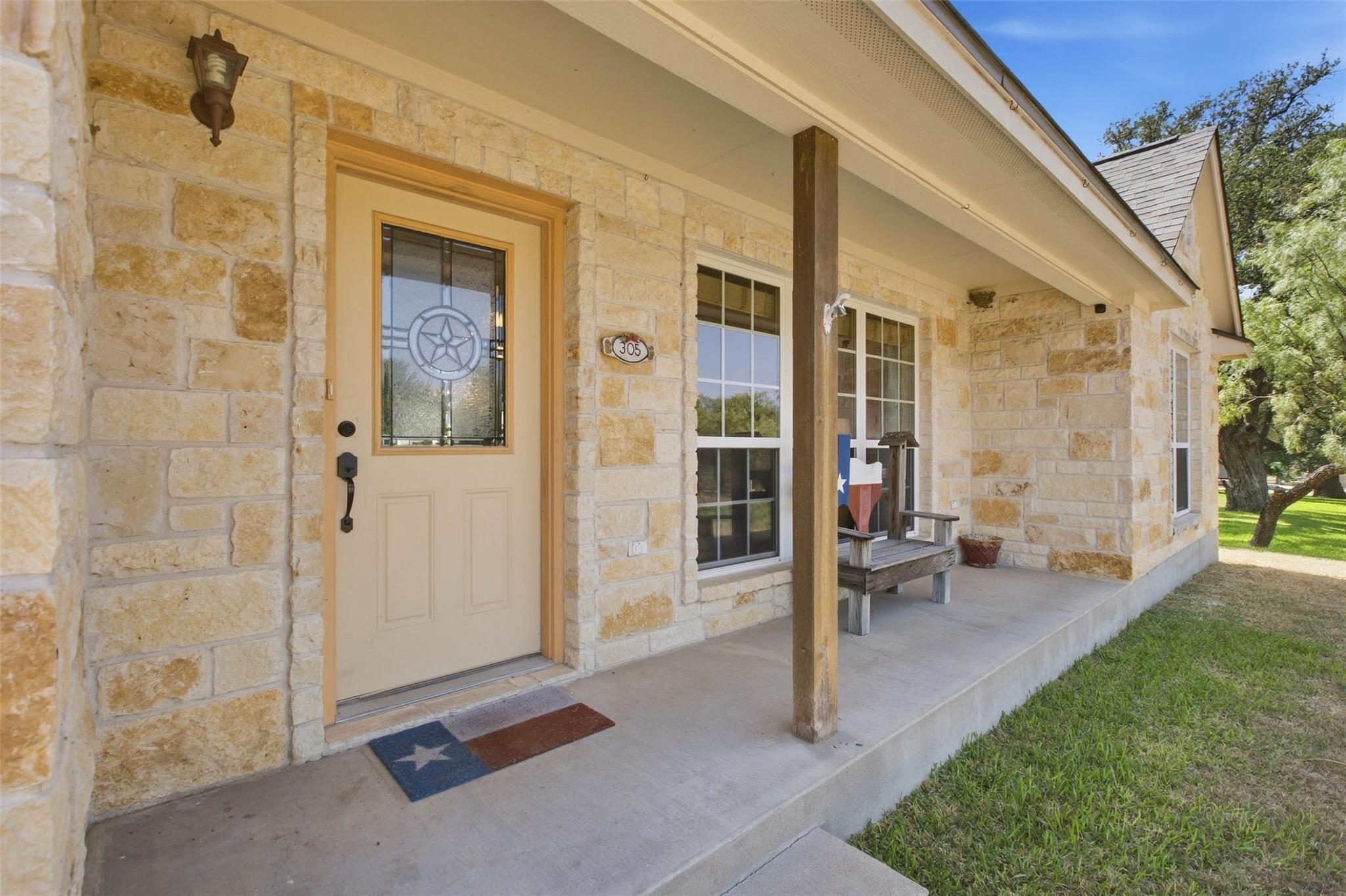 305 Pecan DR