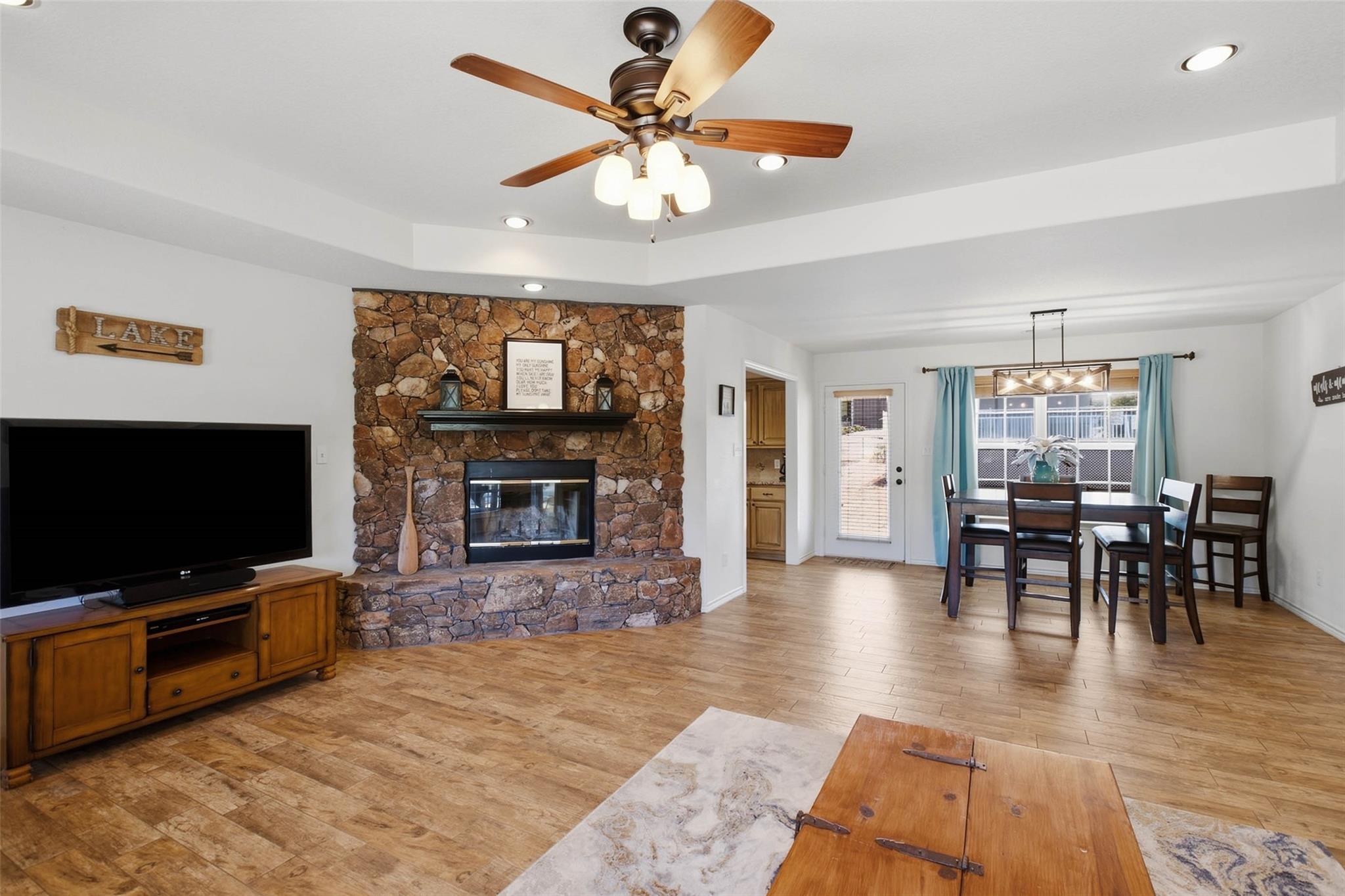 305 Pecan DR