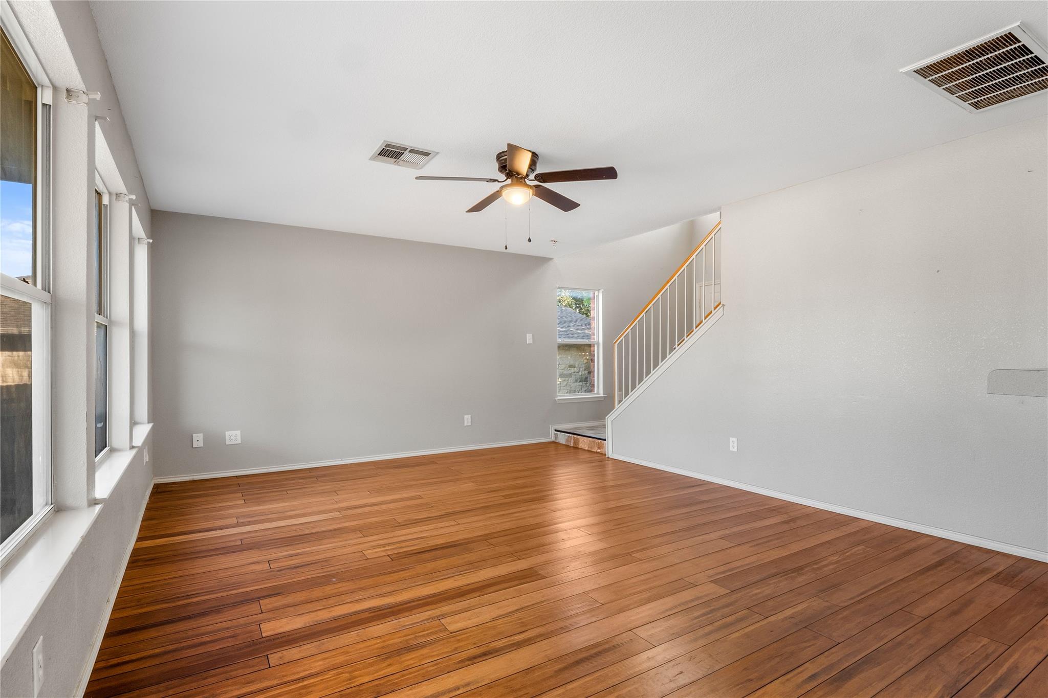 1103 Whitley DR