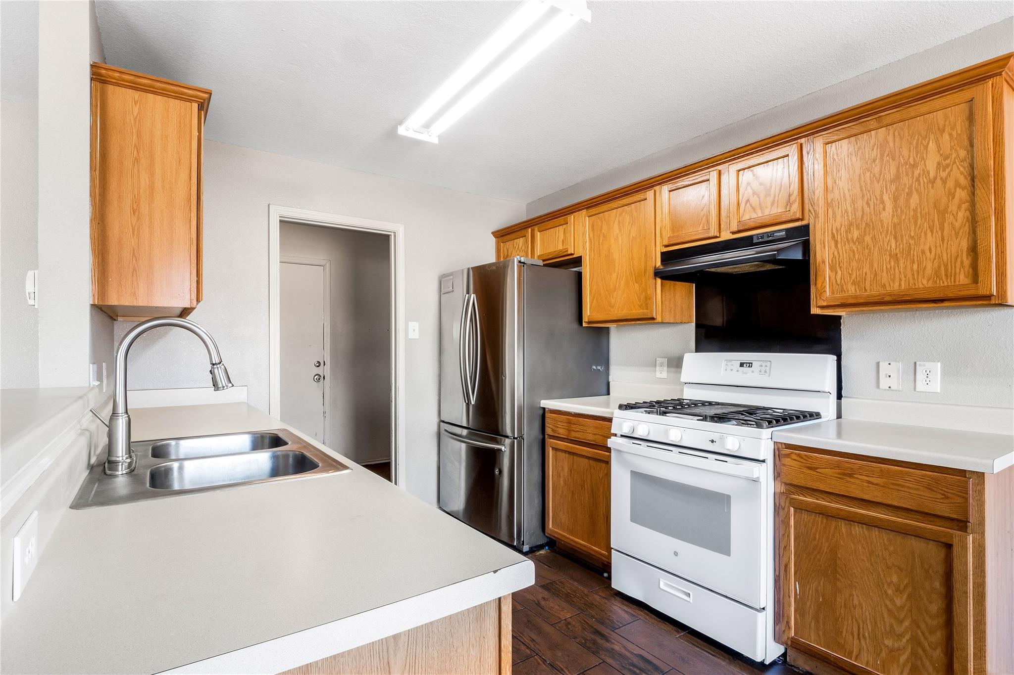 1103 Whitley DR