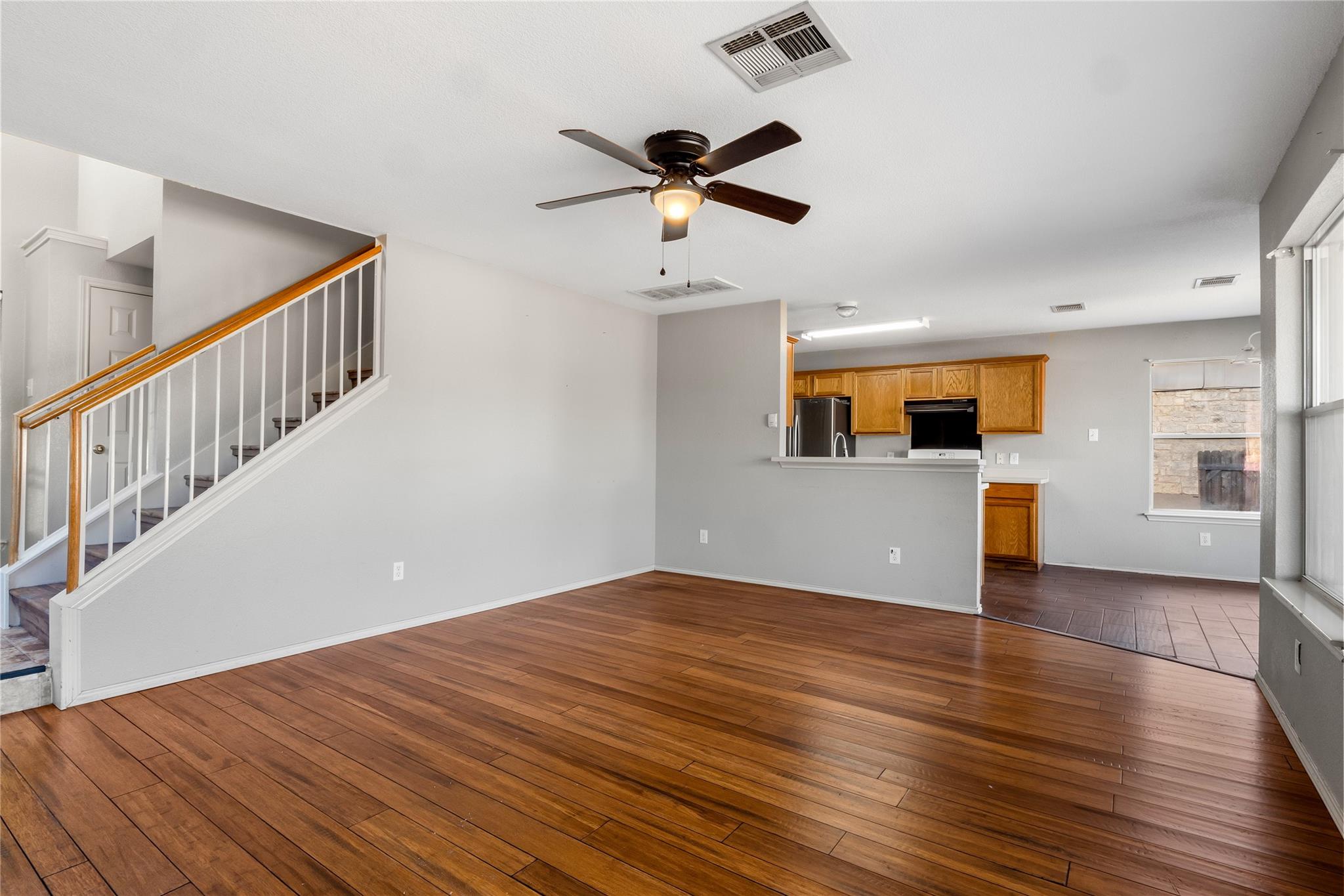 1103 Whitley DR