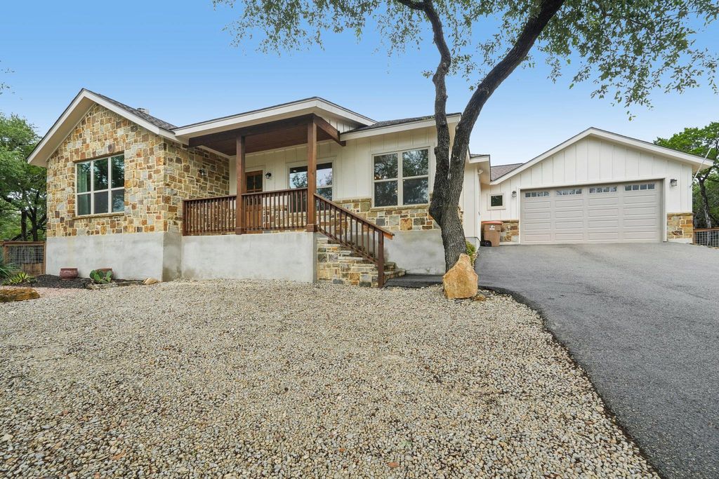 Photo of 190 Magnolia MDW, Canyon Lake, TX 78133 (MLS # 6359335)