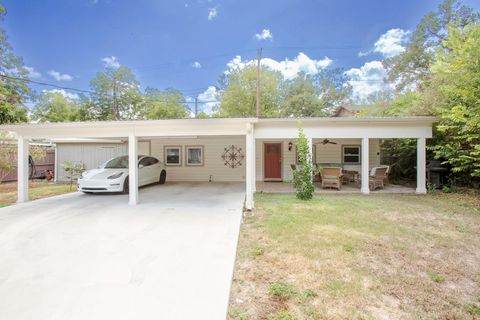 Photo of 2215 Lindell Ave, Austin, TX 78704 (MLS # 2683318)