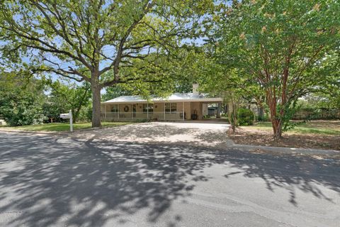 Photo of 208 Oak St, Burnet, TX 78611 (MLS # 8043863)