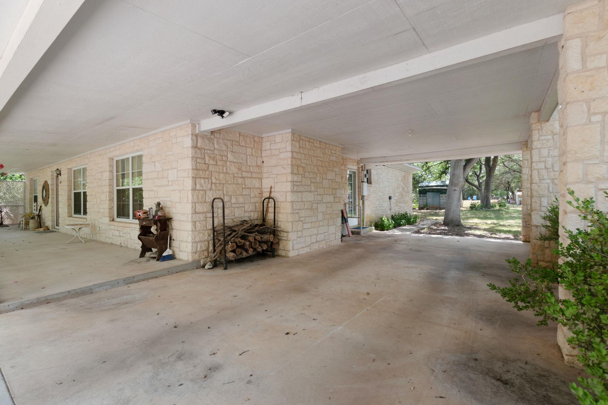 208 Oak St