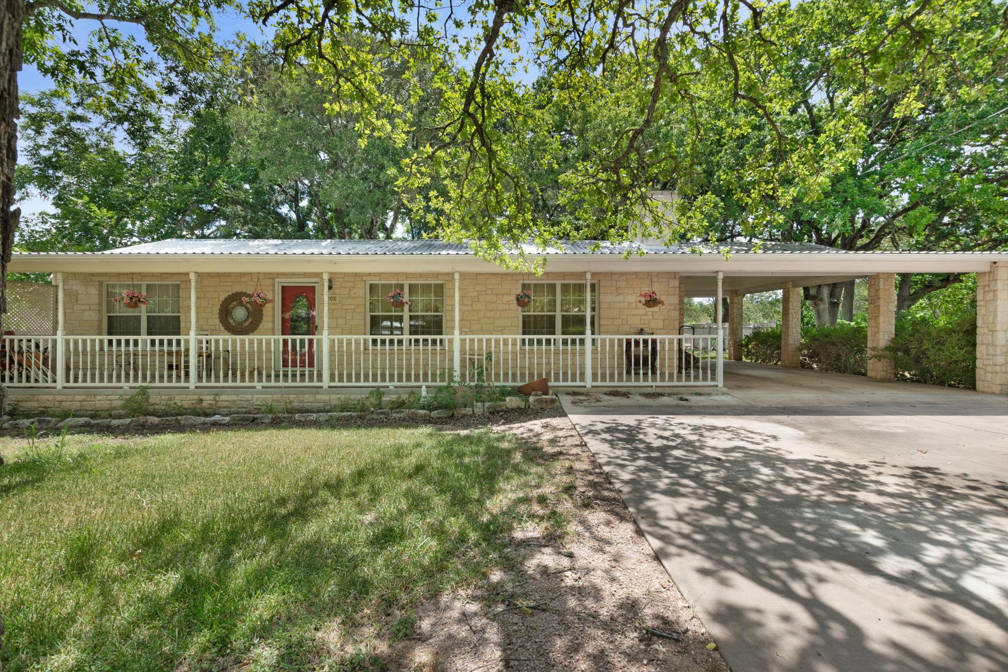 208 Oak St
