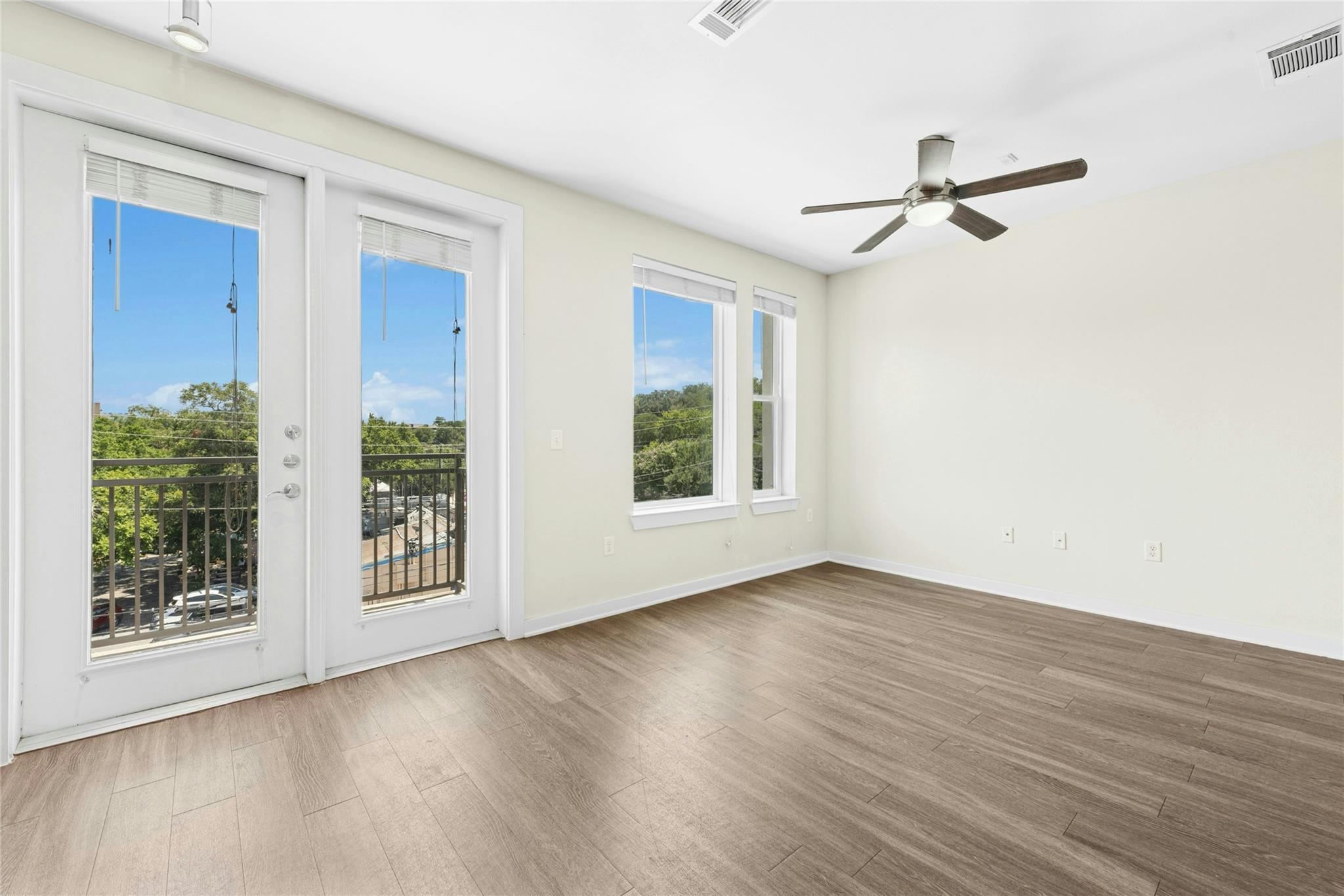 1900 Barton Springs RD 4004