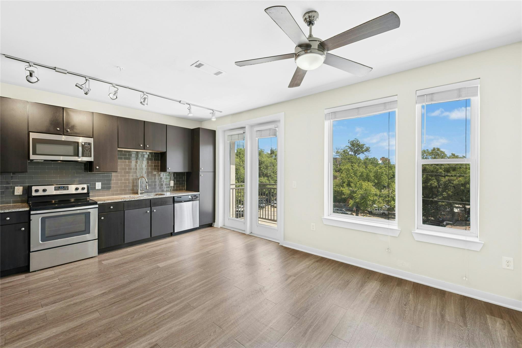 1900 Barton Springs RD 4004
