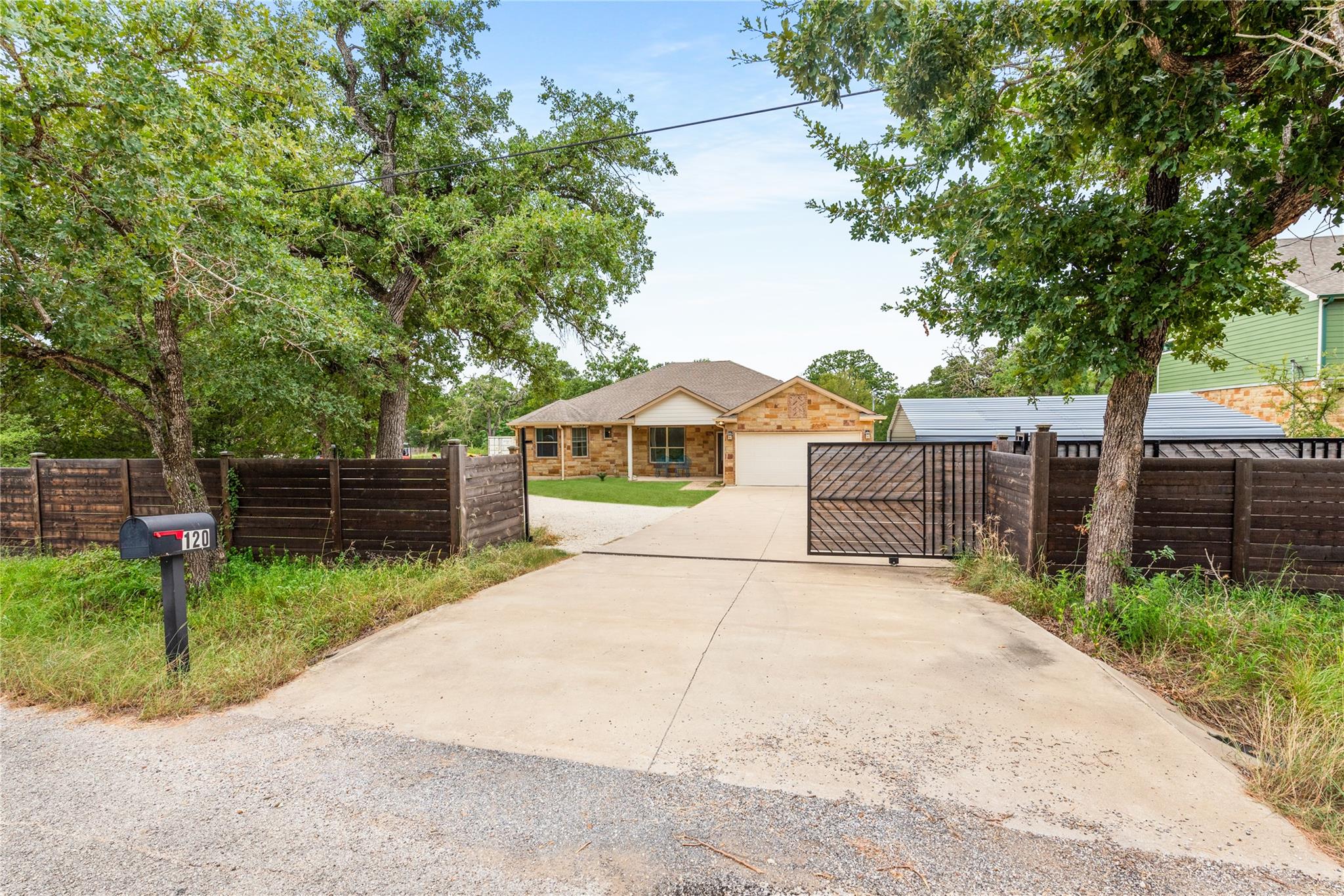 120 Leisure LN