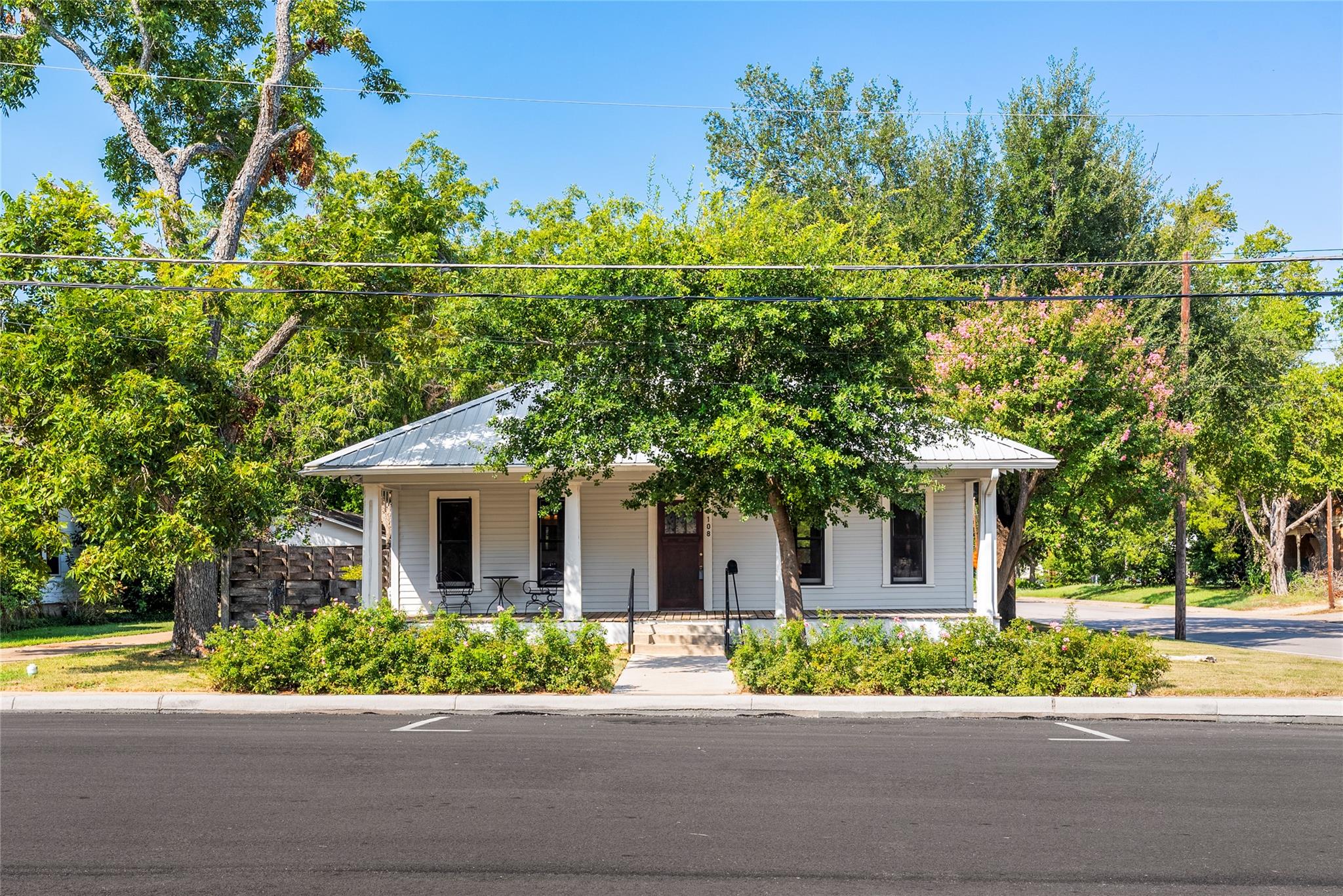 108 N Avenue B