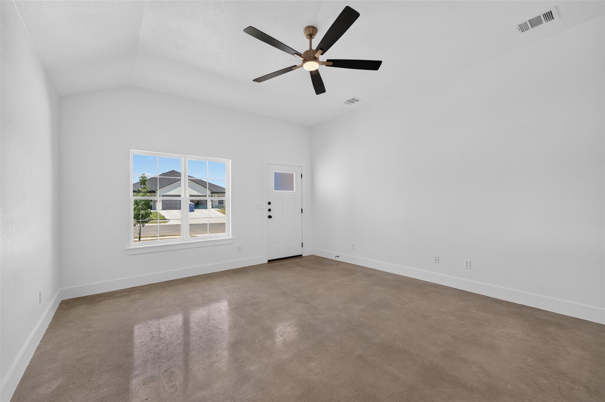 105 Leon LN