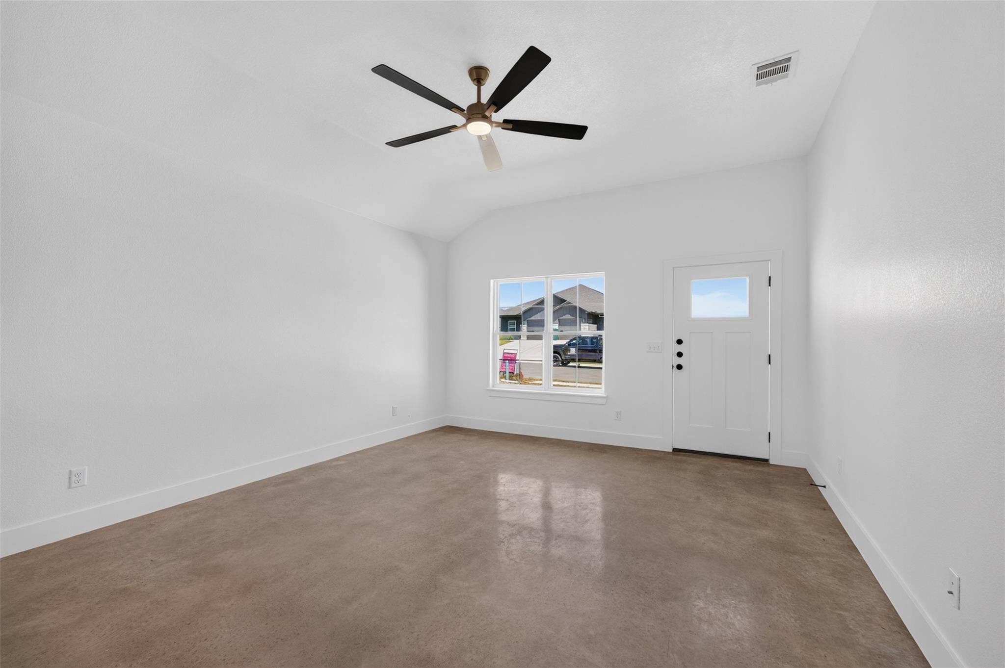 105 Leon LN