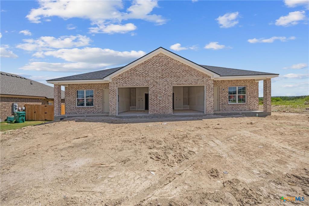 105 Leon LN