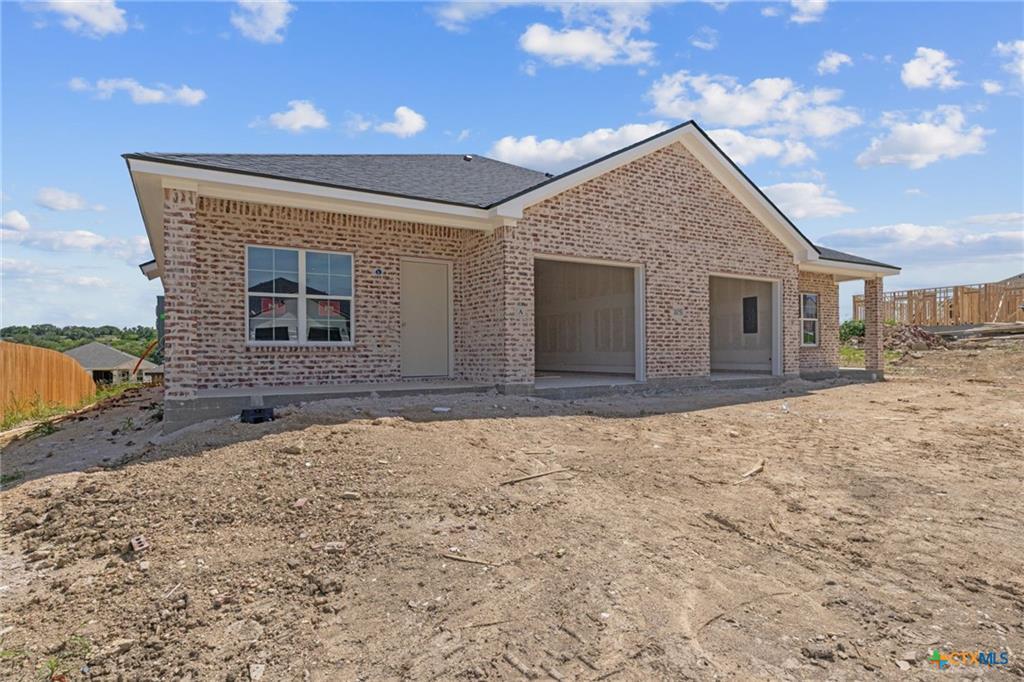 105 Leon LN