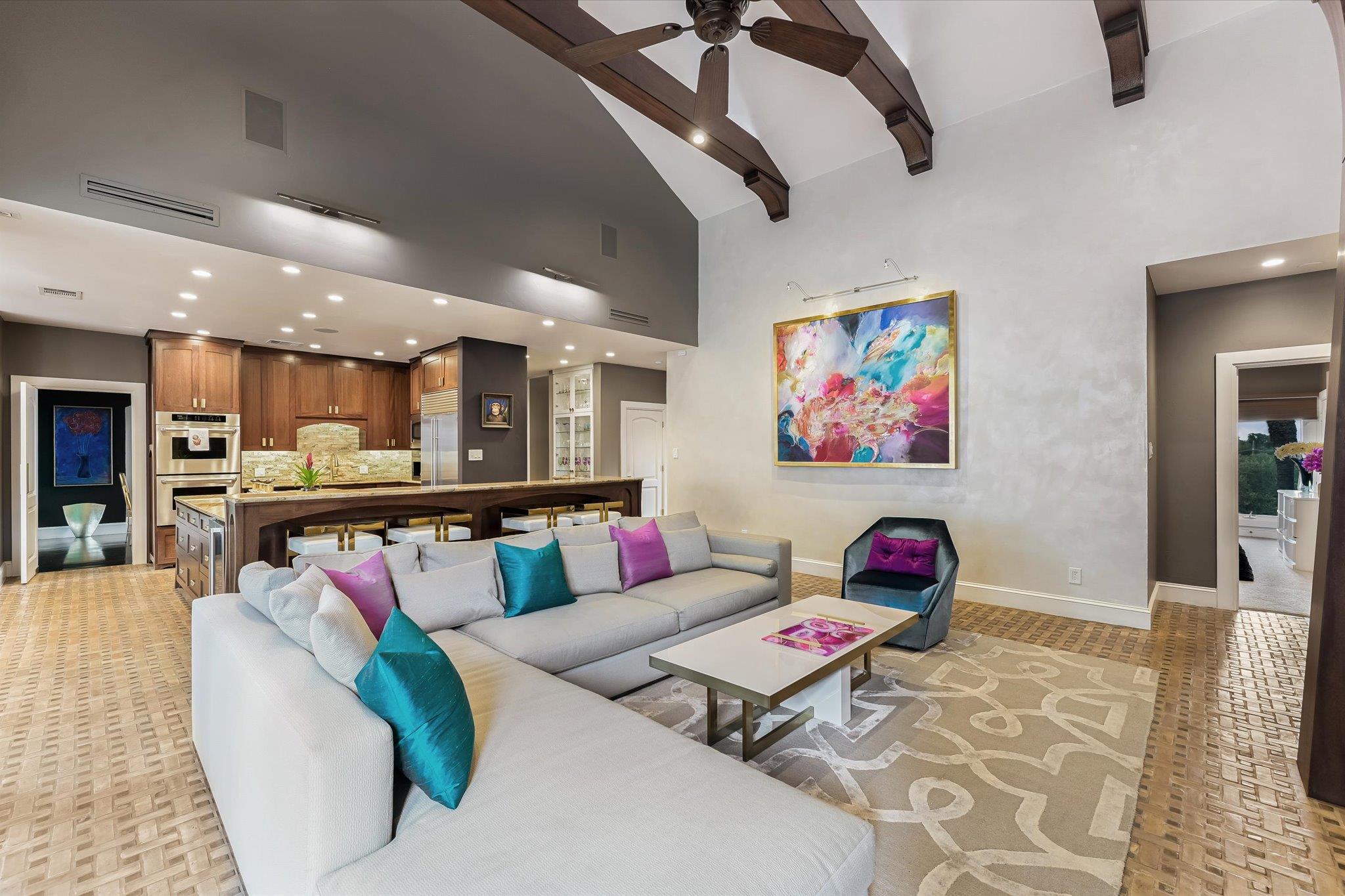 206 Las Lomas DR