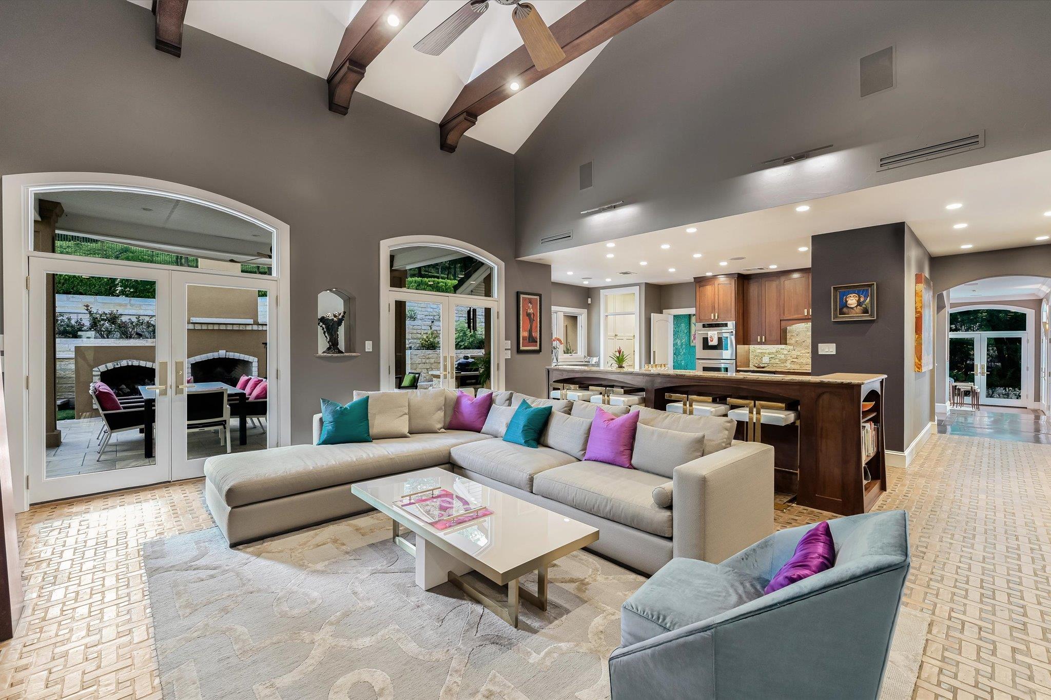 206 Las Lomas DR