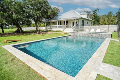 141 Grassyville RD Paige TX 78659