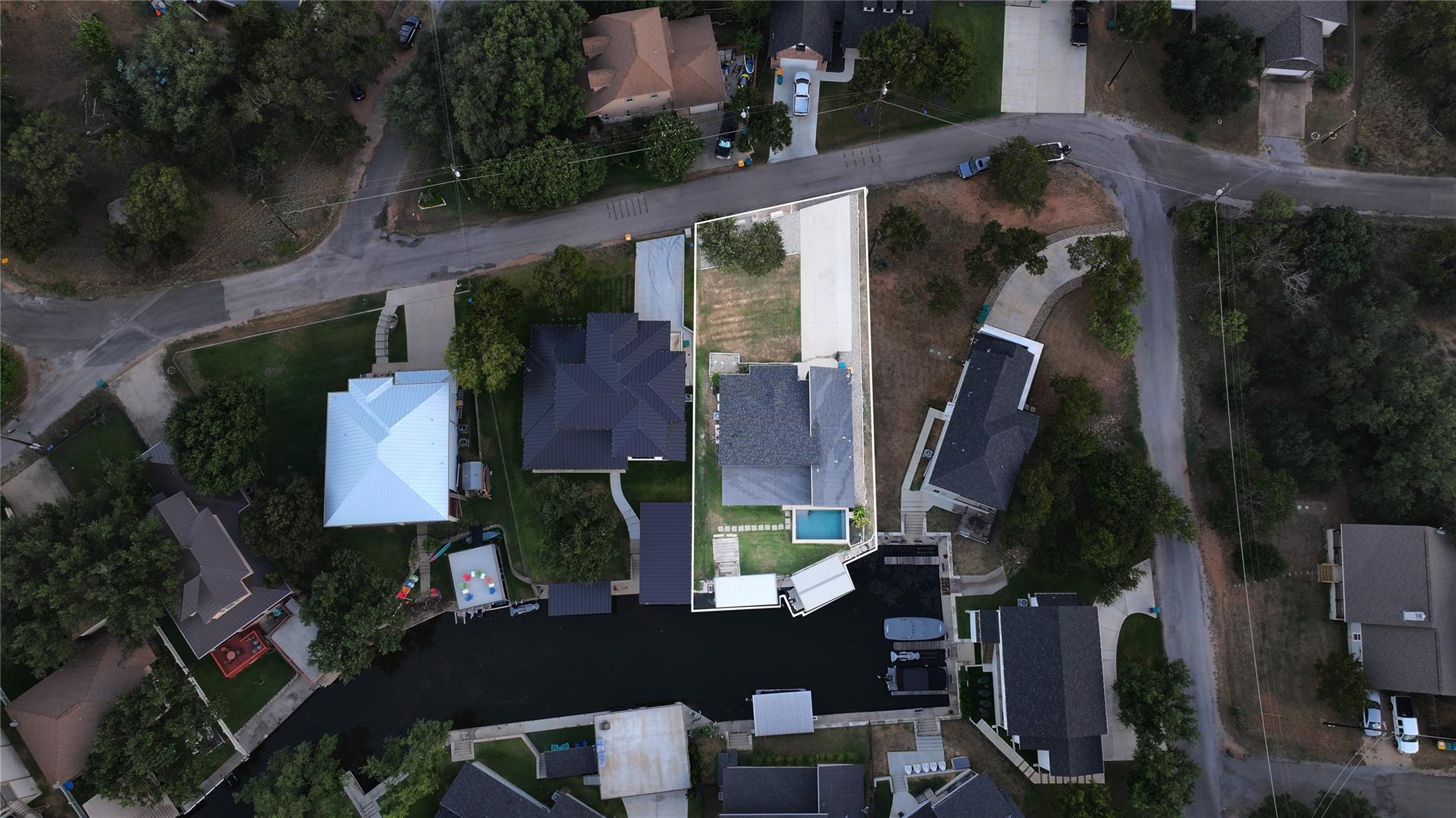 303 Robin Hood LN