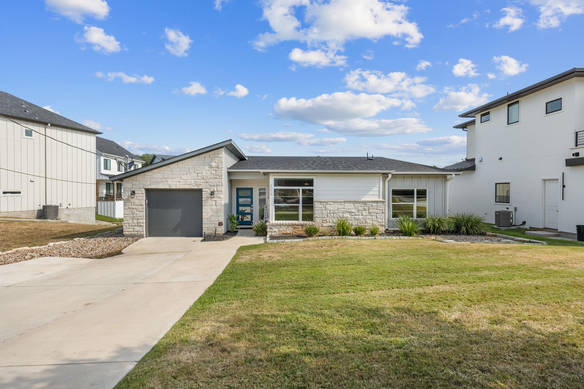 303 Robin Hood LN