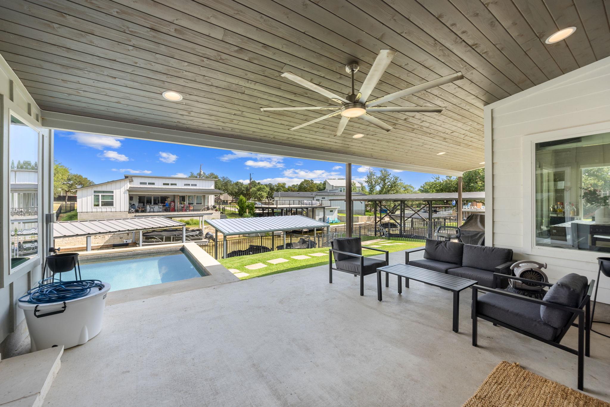 303 Robin Hood LN