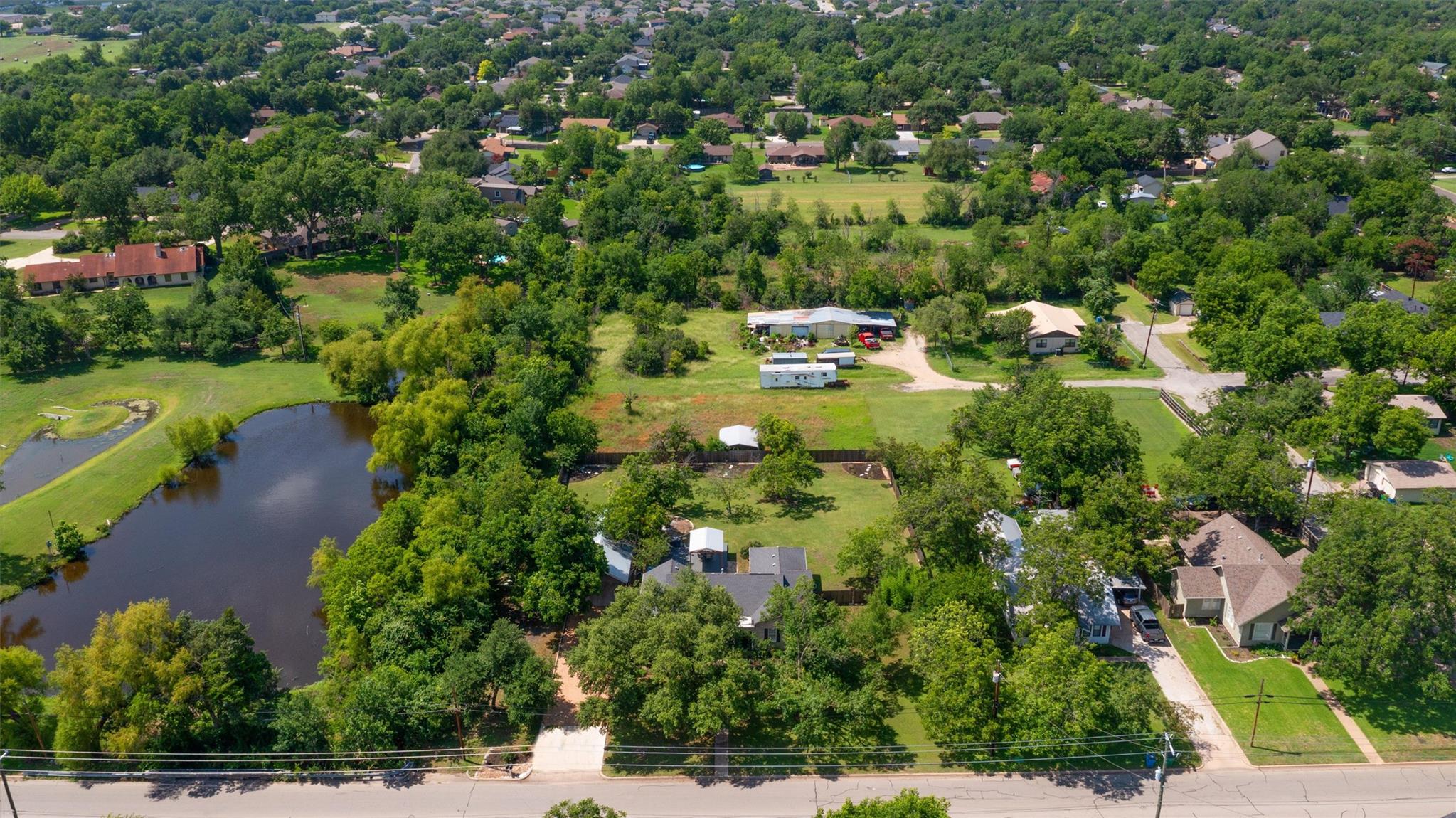 1922 W Lake DR
