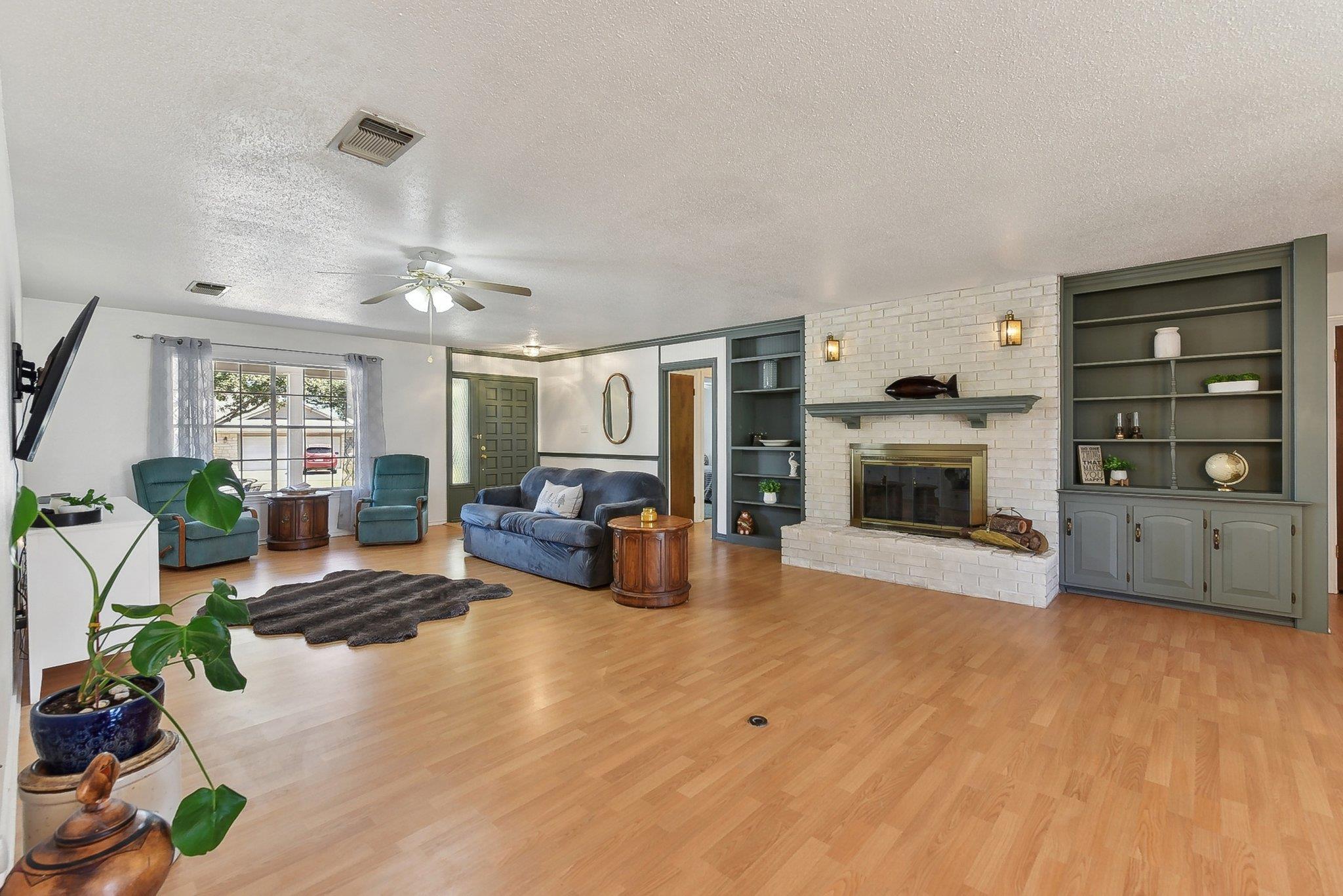 201 Flamingo CIR