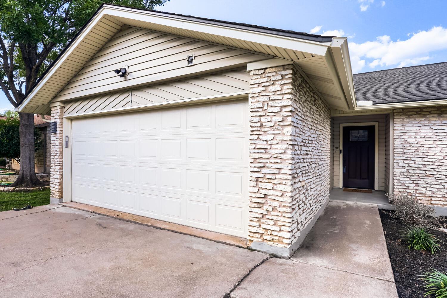 3606 Monument DR