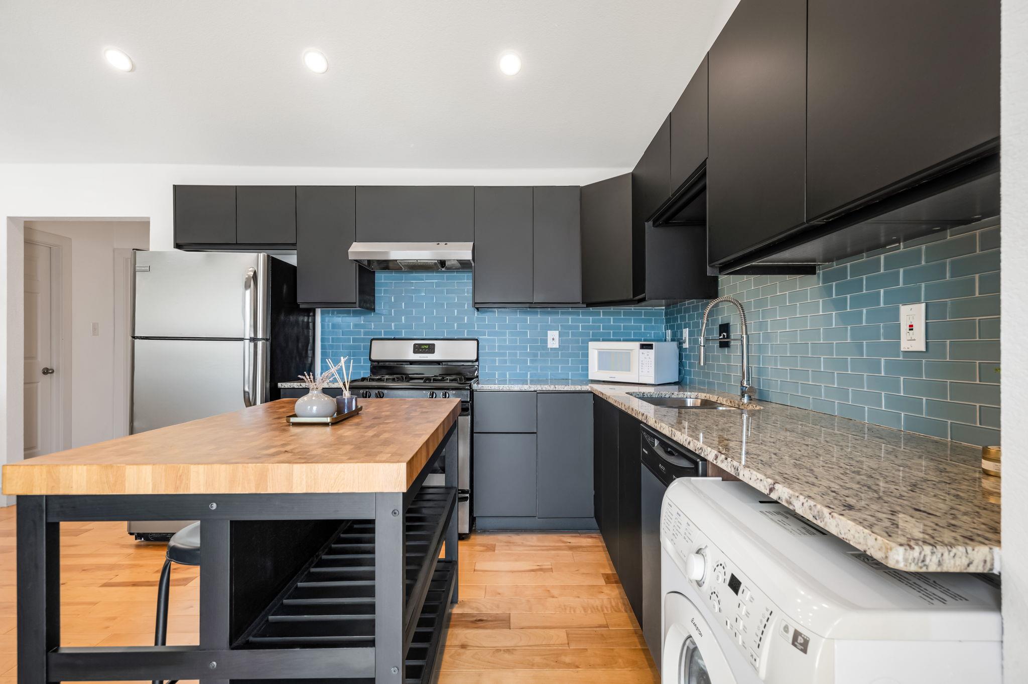 1307 E 52nd ST 4