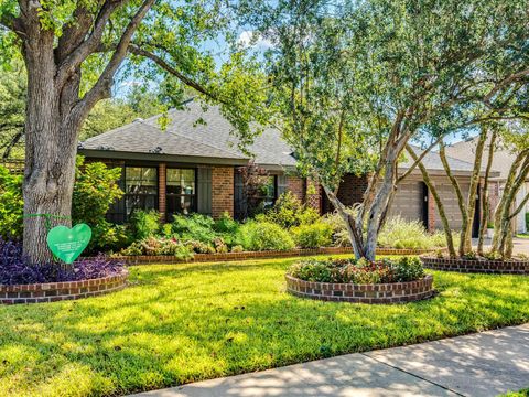 Photo of 11101 Readvill LN, Austin, TX 78739 (MLS # 6113167)