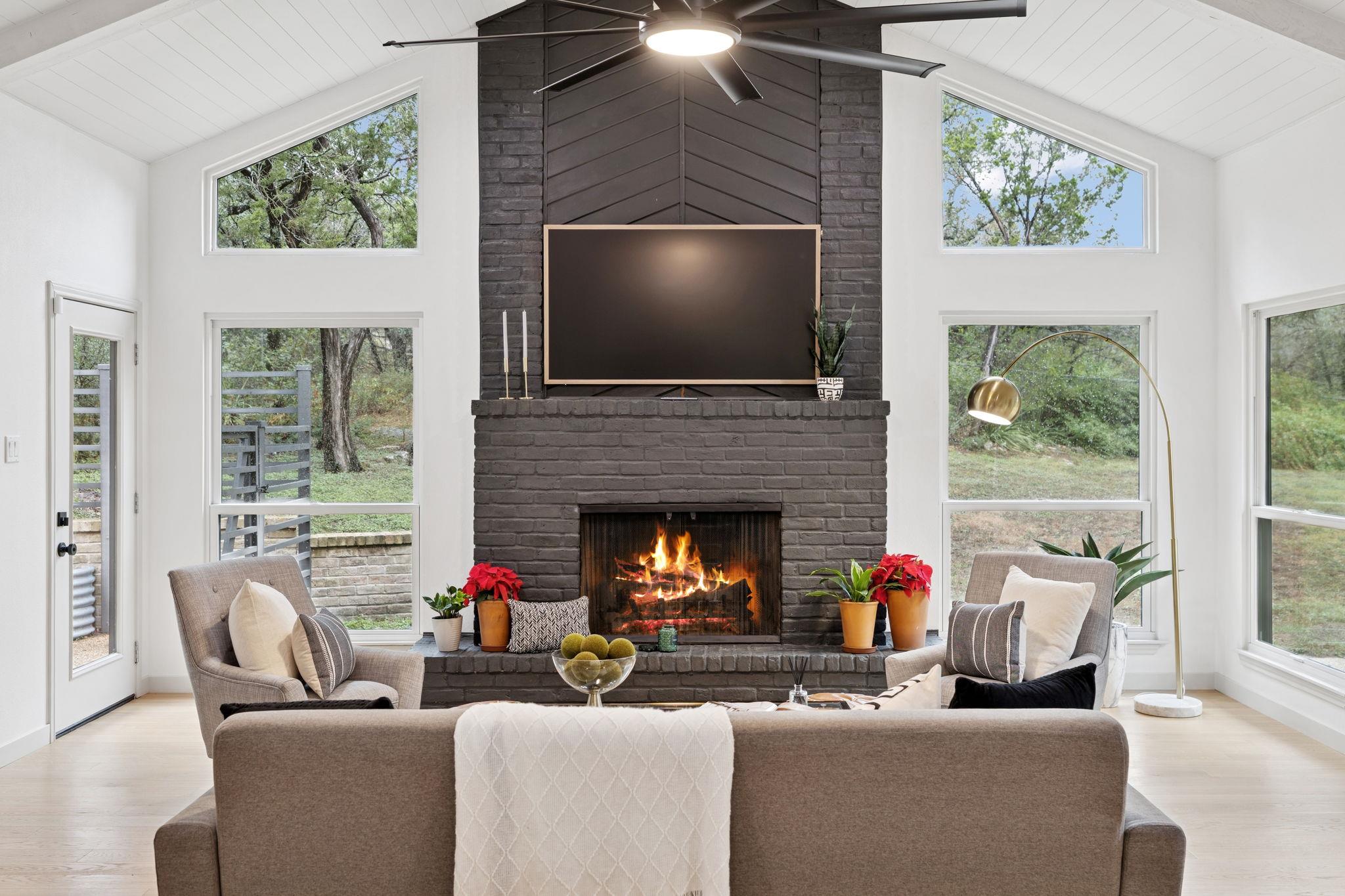 7435 Hummingbird Hill LN