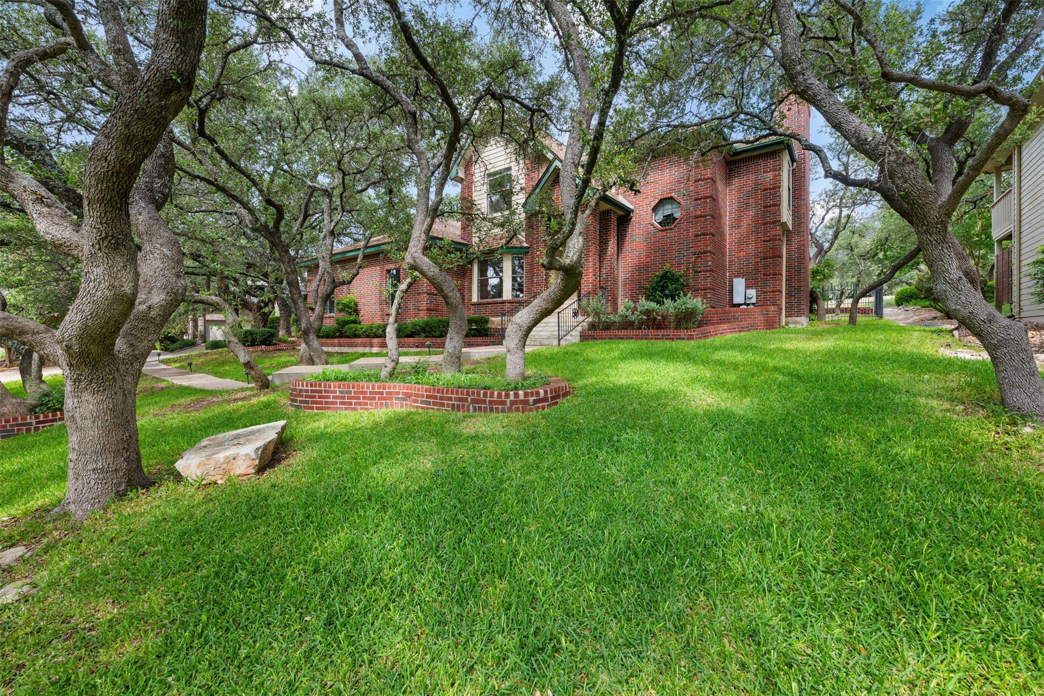 125 Long Wood Ave