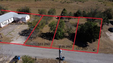 135 2nd Ave Taylor TX 76574