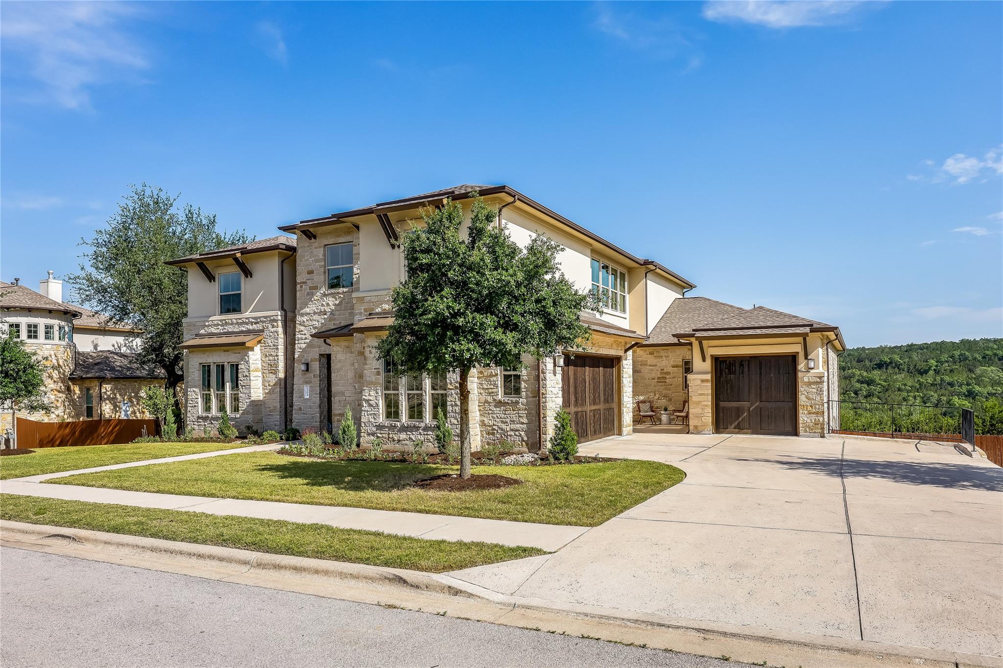 3304 Hidden Hills LN