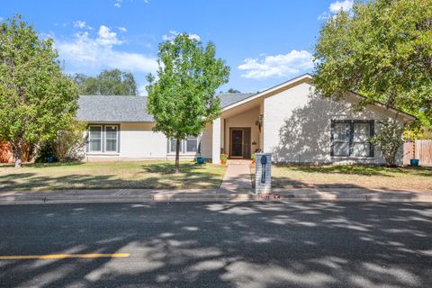 Photo of 10710 Pinehurst DR, Austin, TX 78747 (MLS # 2824235)