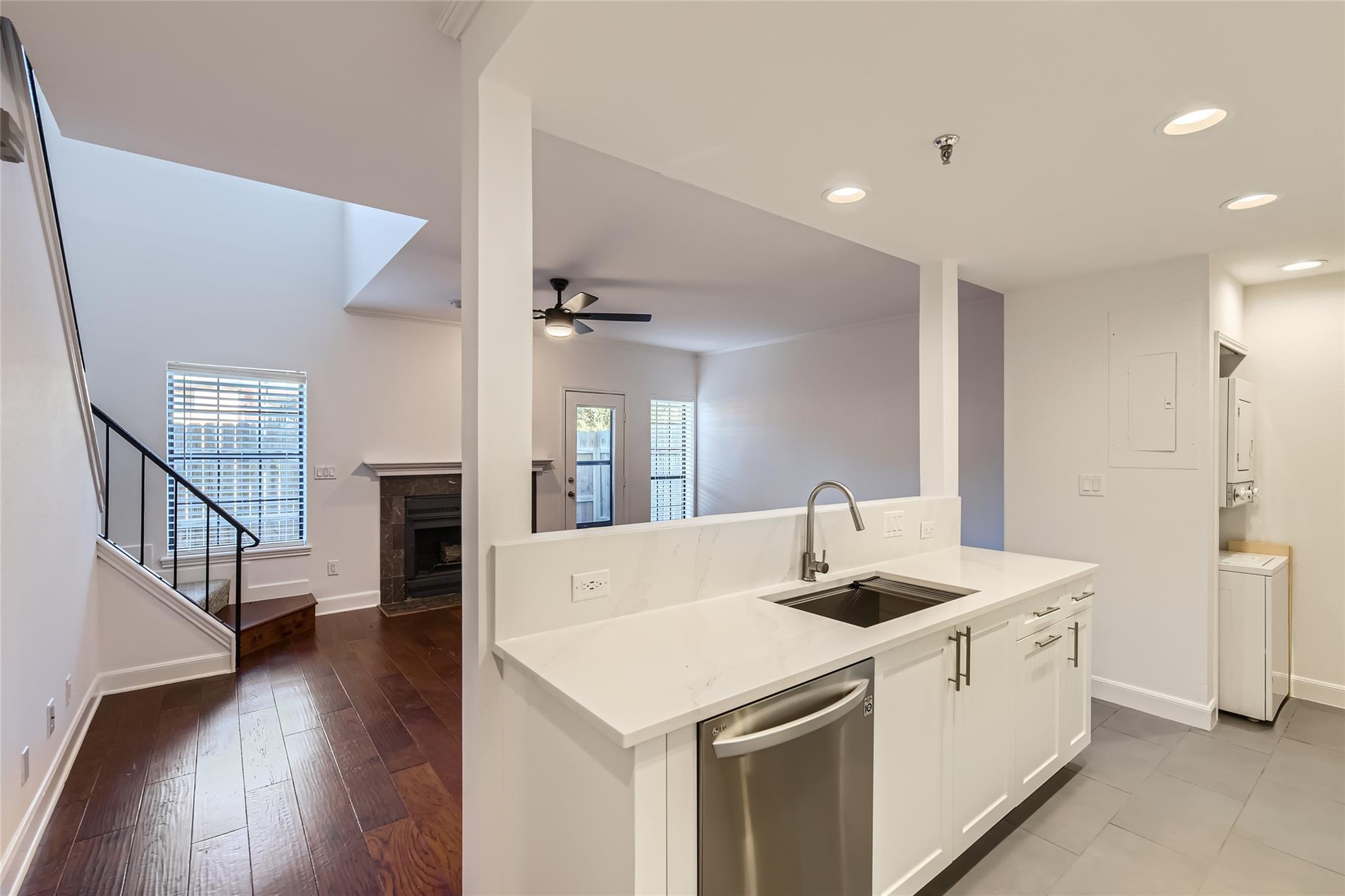 1704 West Ave 106