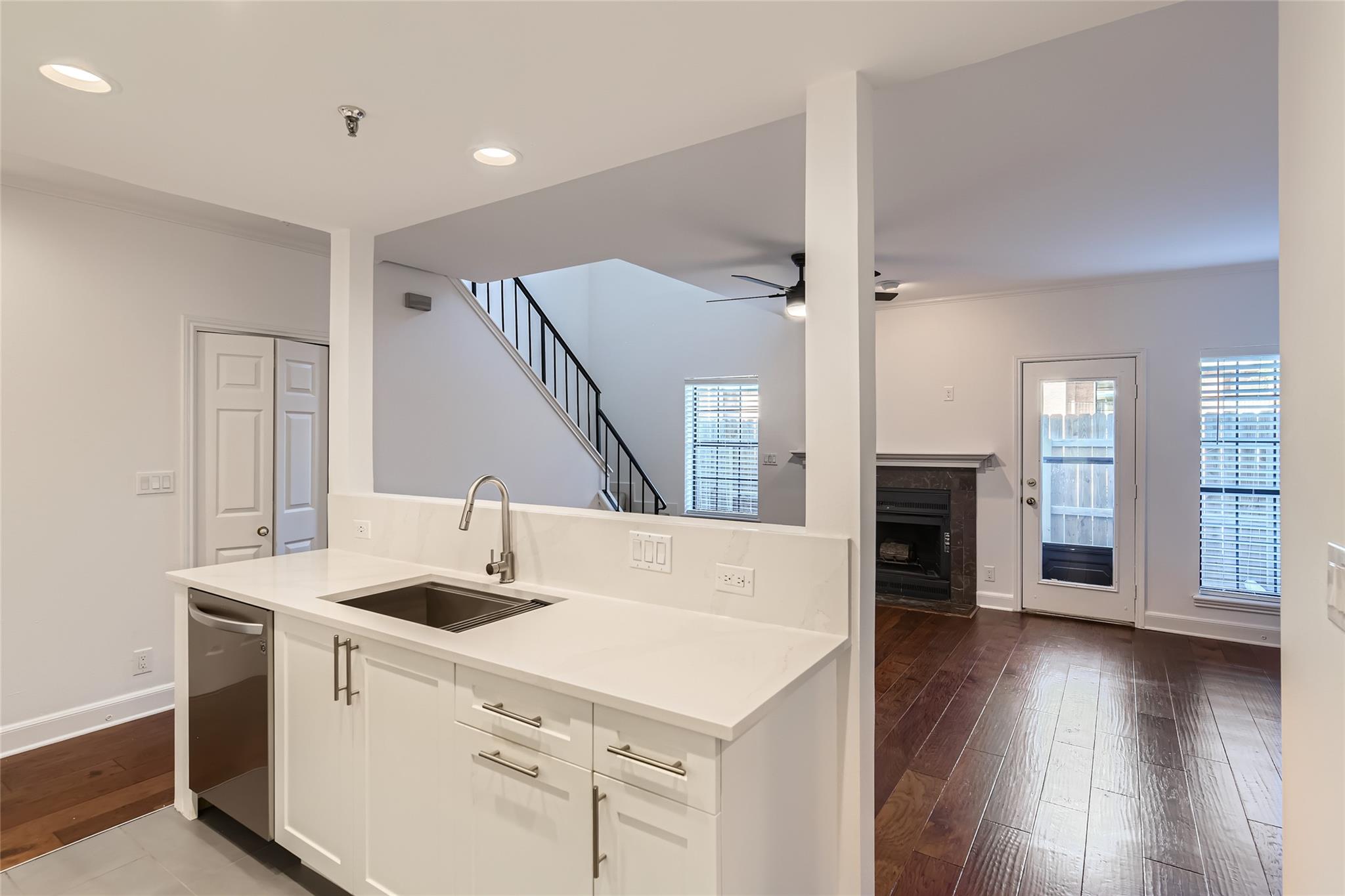 1704 West Ave 106