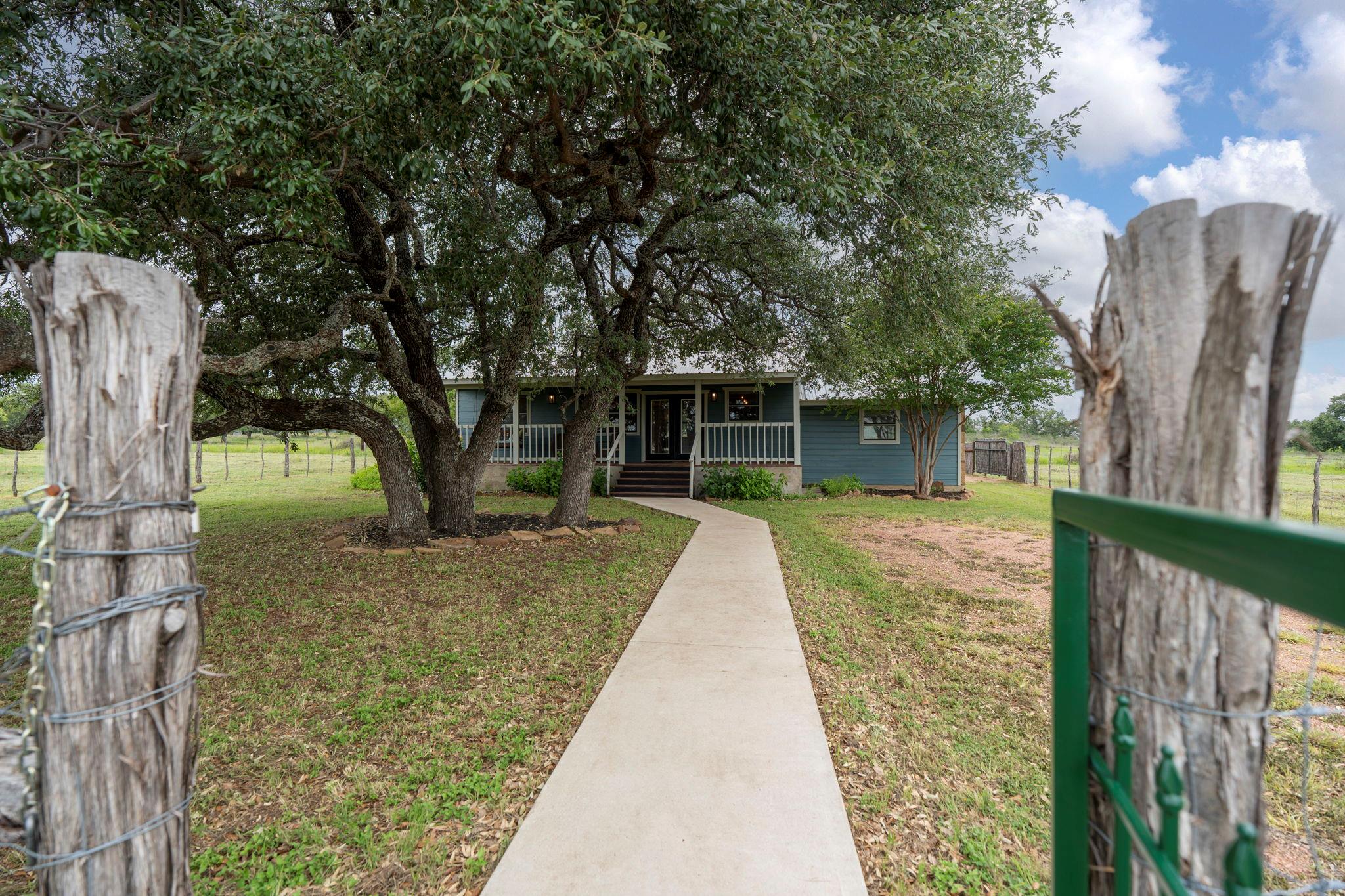 225 Ischar LN