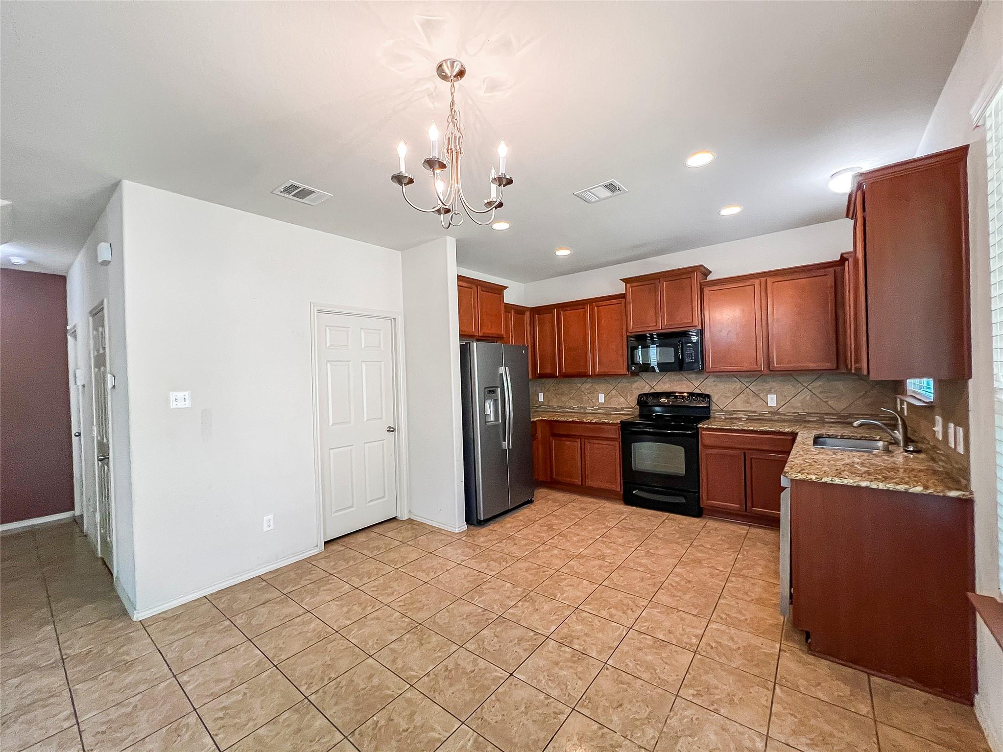 212 Foster LN