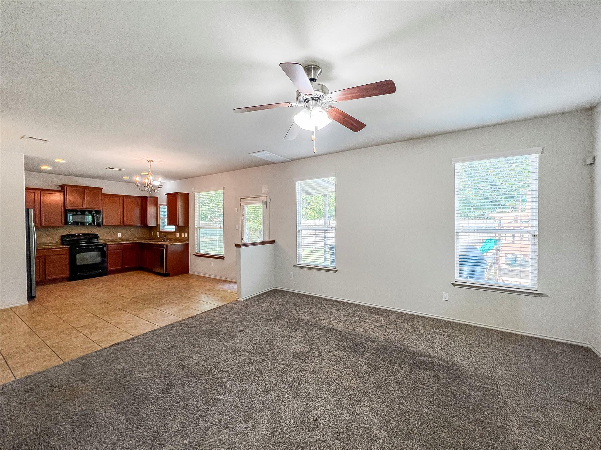 212 Foster LN