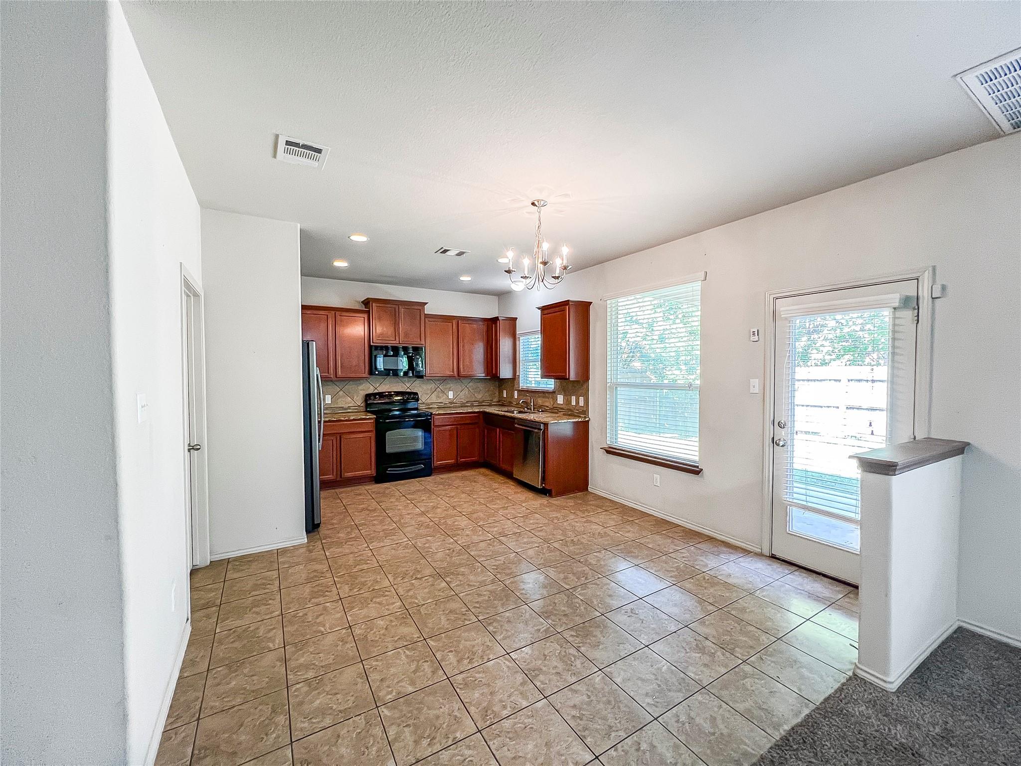212 Foster LN