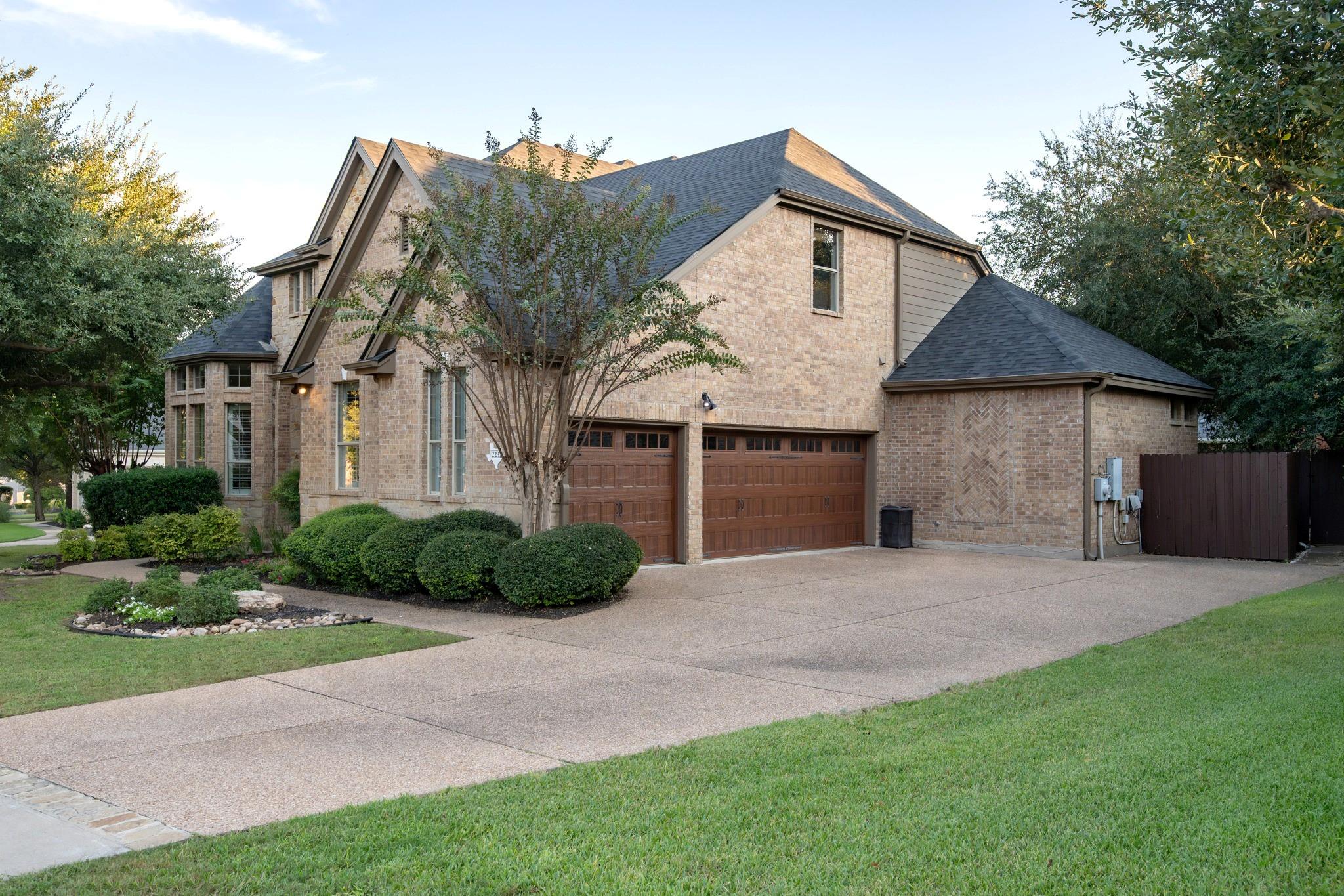 2237 Hamlet CIR