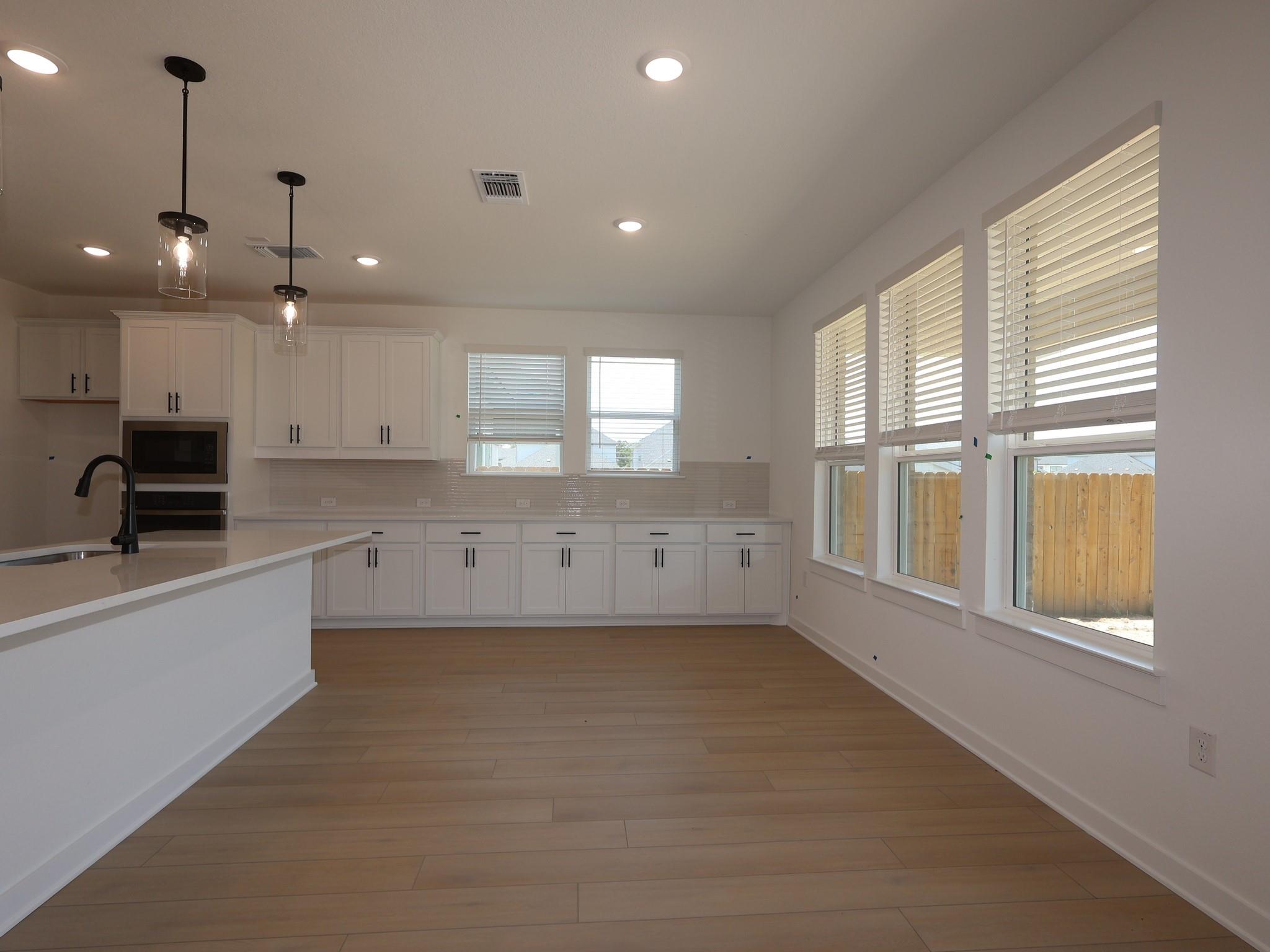 3721 Plentywood LN
