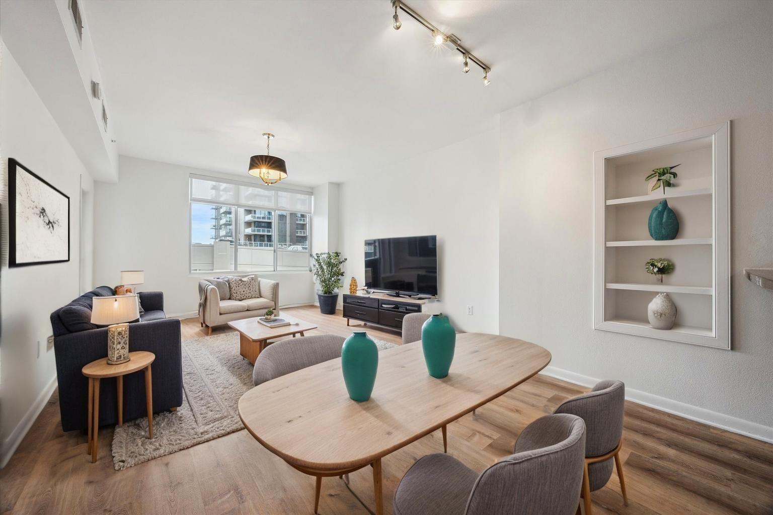 54 Rainey ST 815