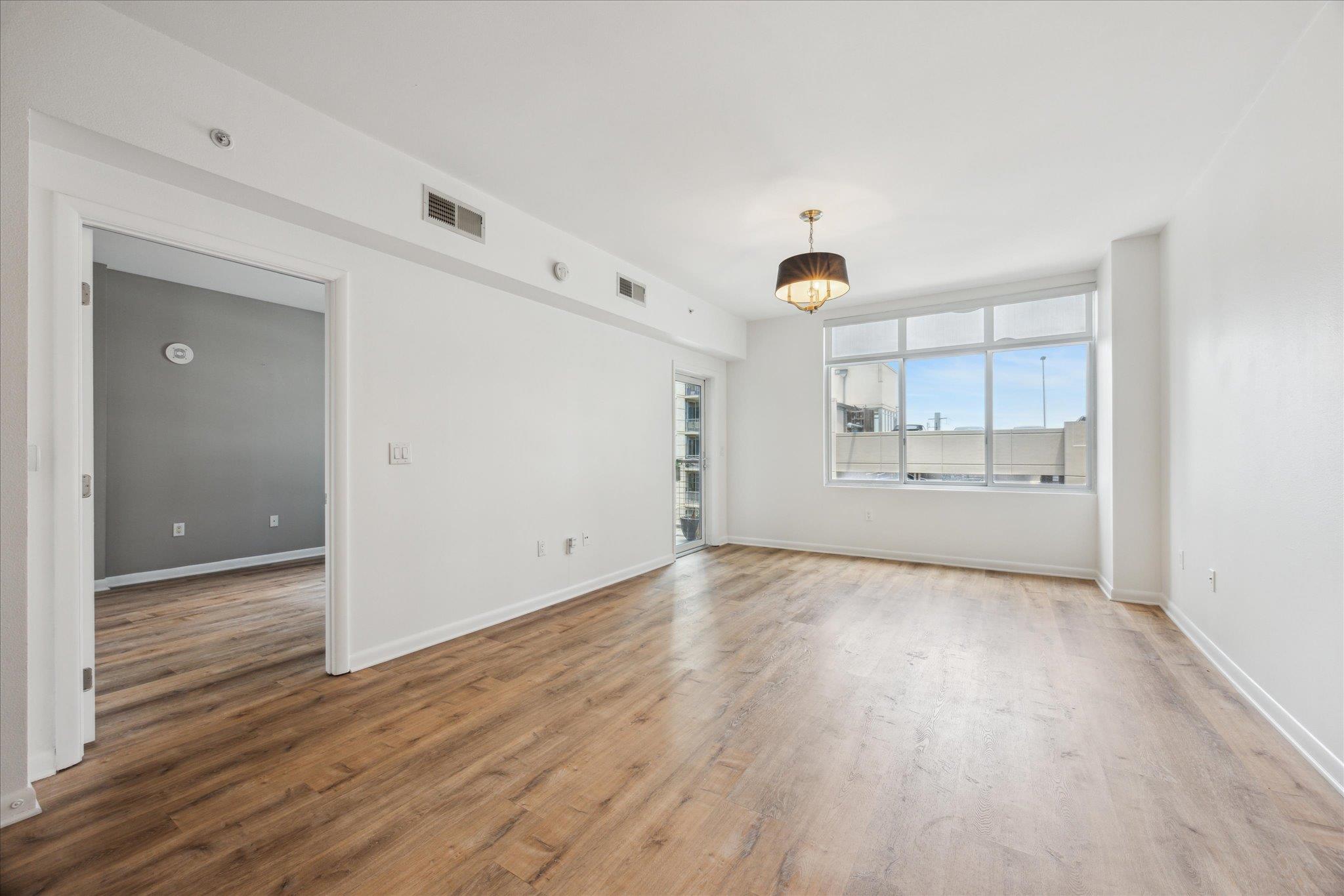 54 Rainey ST 815