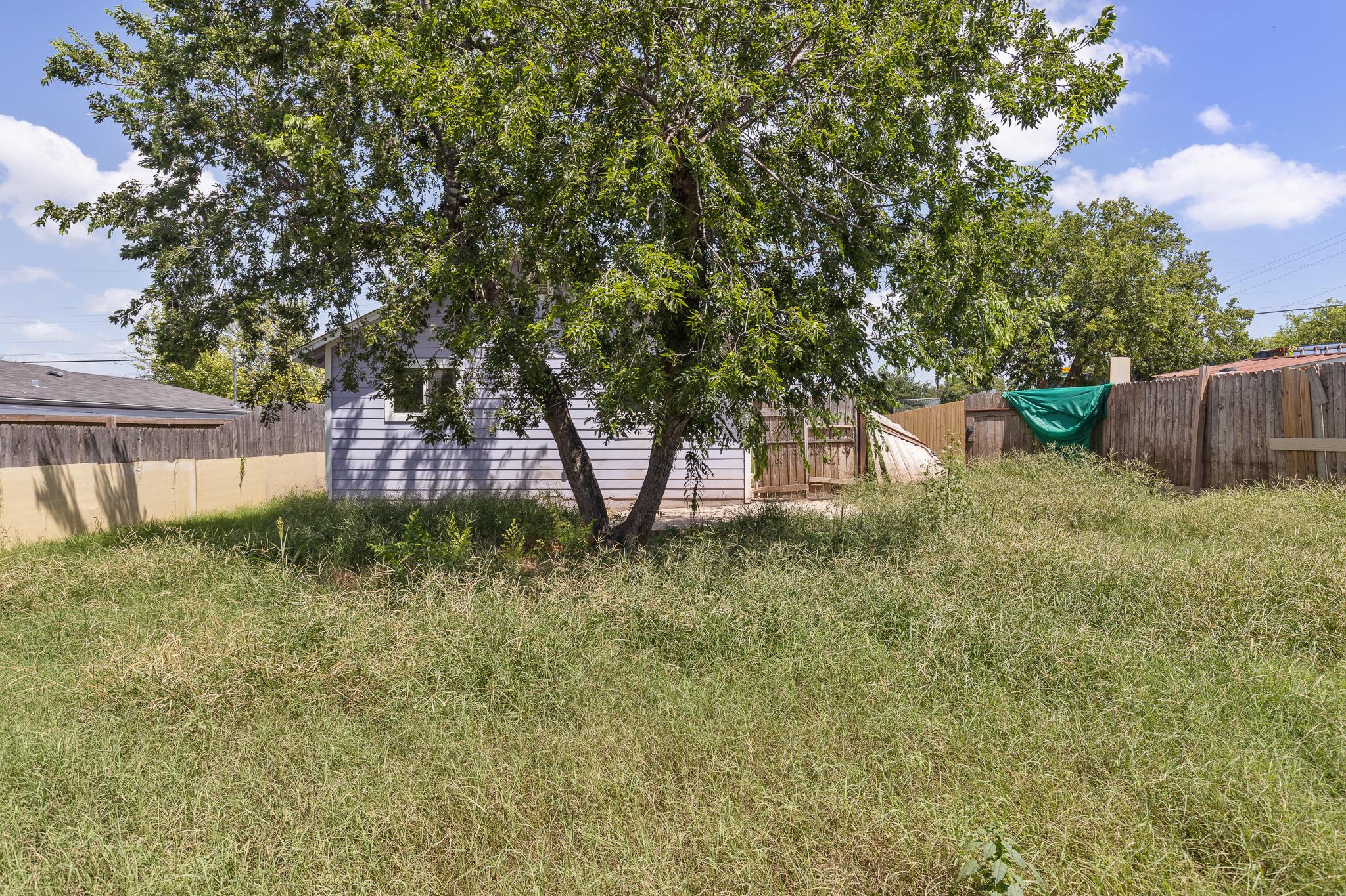 7402 Providence Ave photo 32